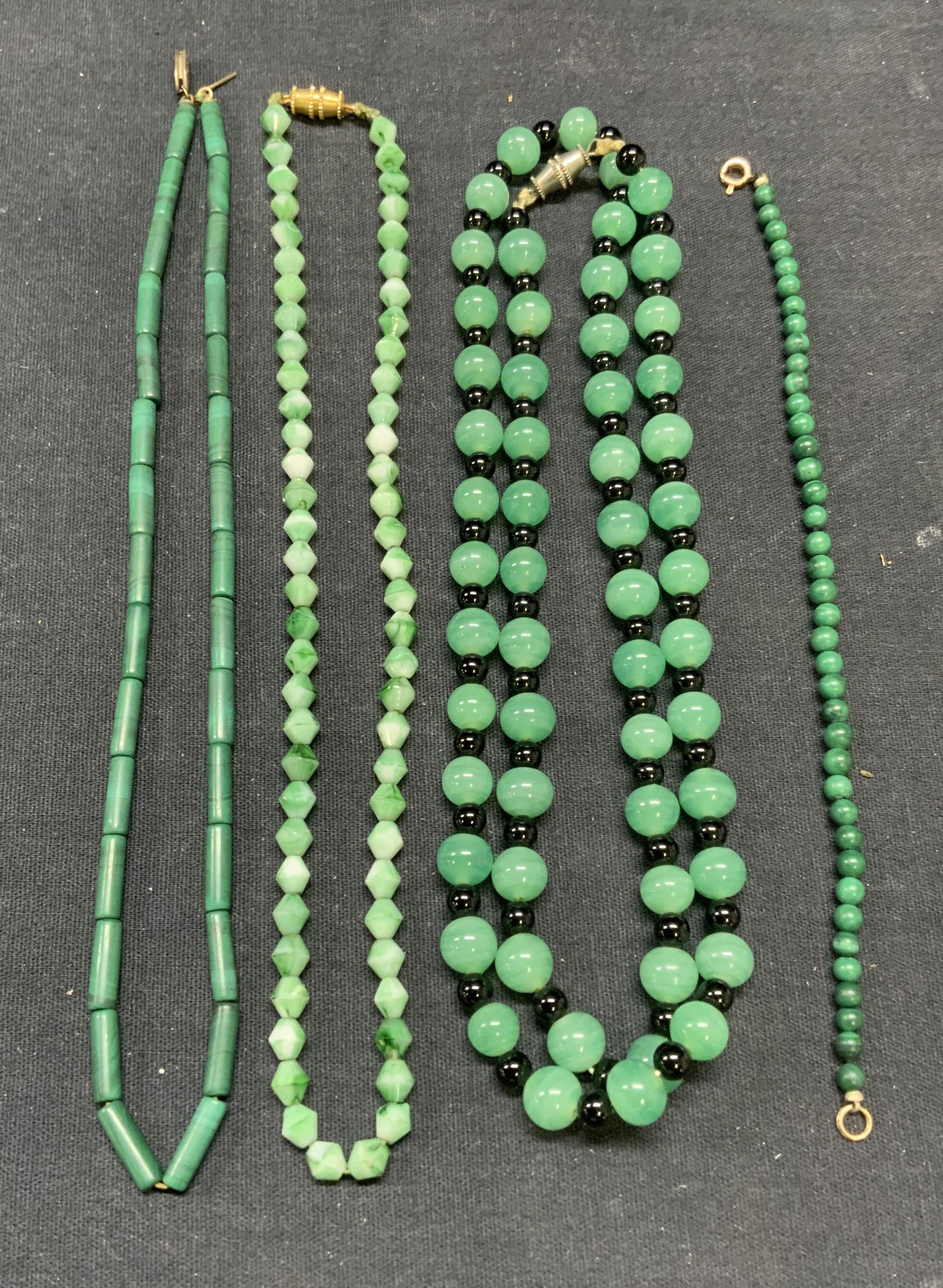 Lot 4 Green Beaded Necklaces & Bracelet (1 of 9)