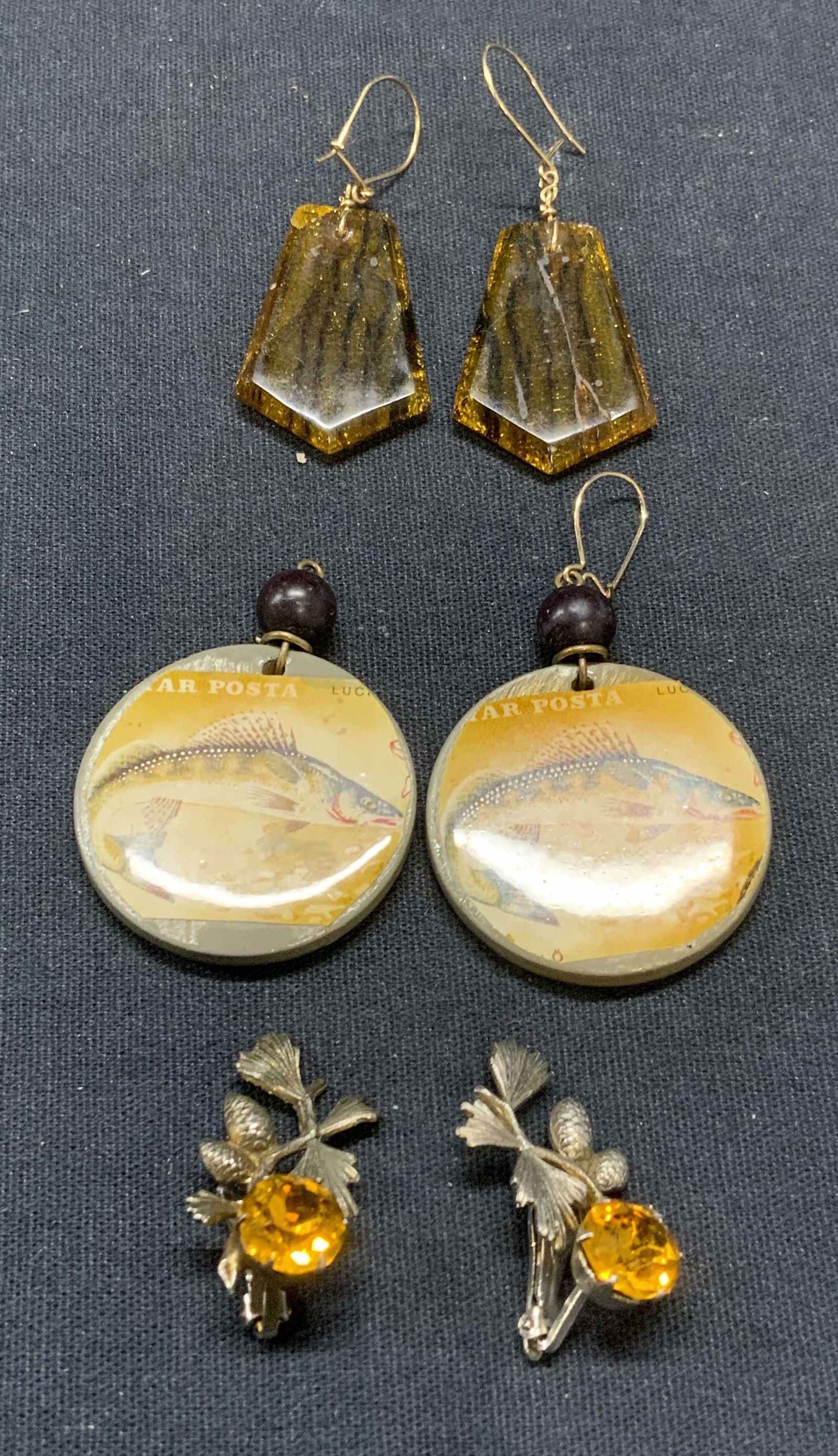 Lot 3 Vintage Fish, Pinecone, Amber Tn Earrings (1 of 7)