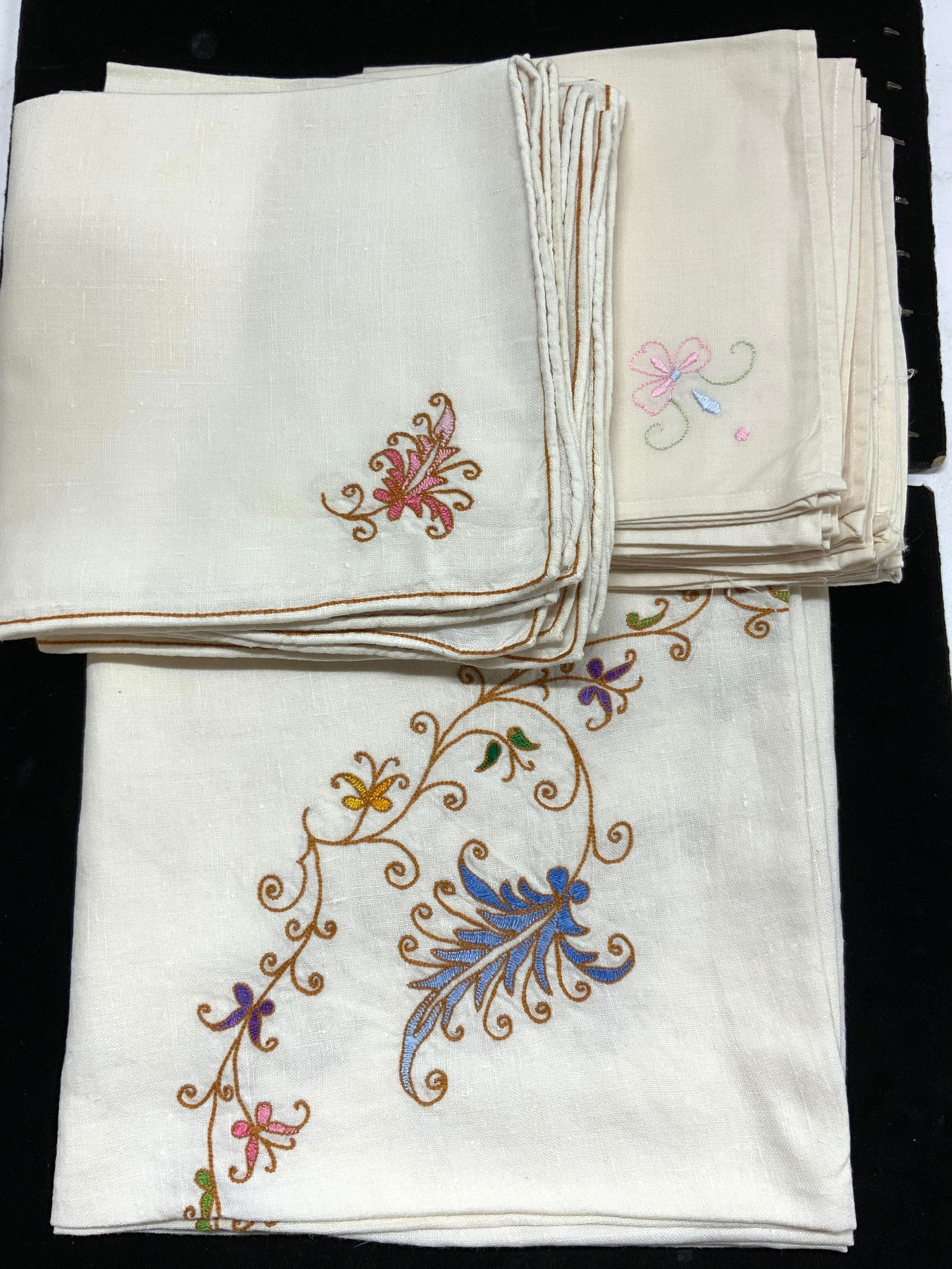 Embroidered Linen Tablecloth and Napkins, 13 (1 of 12)