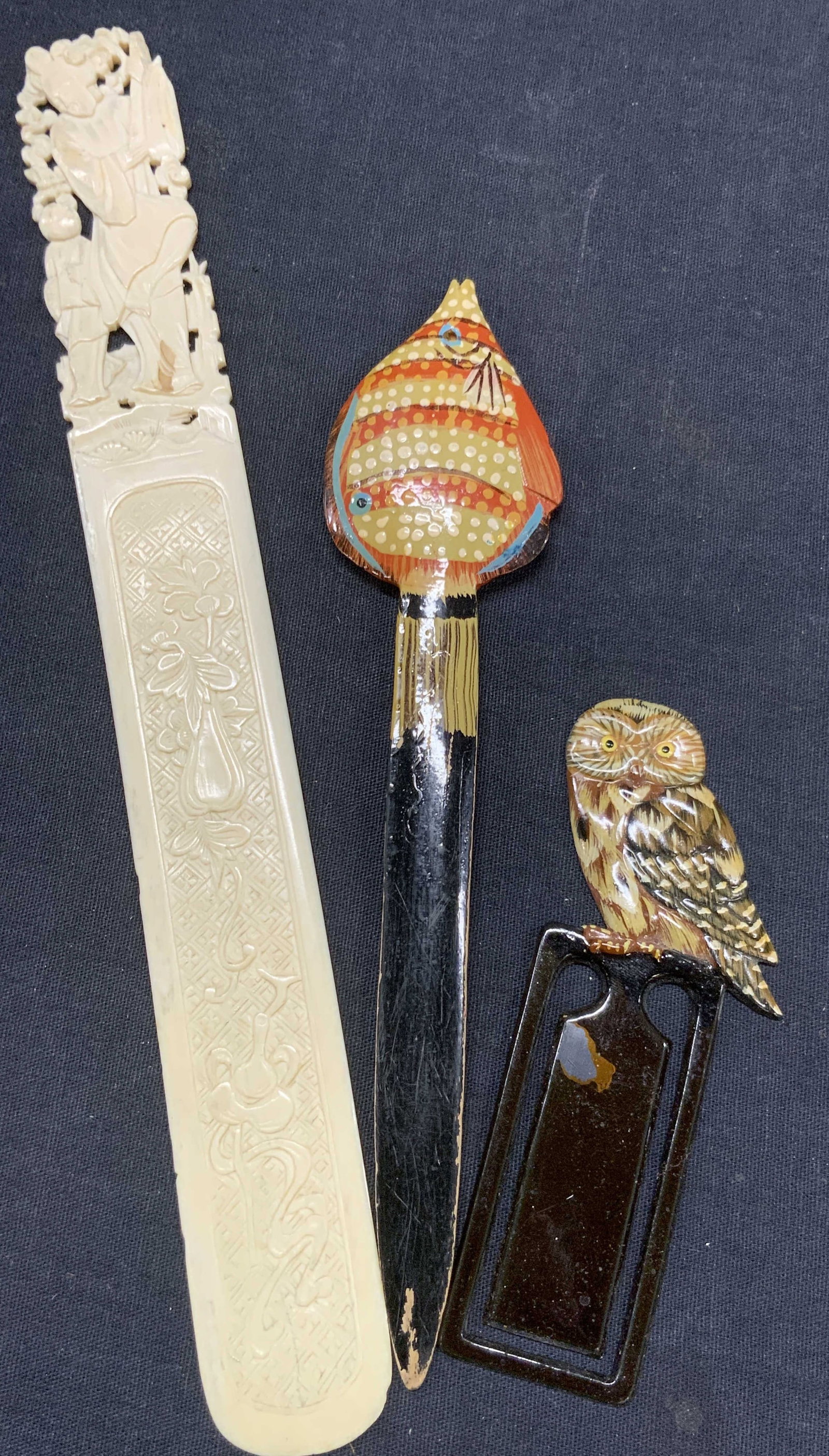 Lot 3 Carved Bone, Hand Painted Desk Accessories: Lot of 3 desk accessories, 1 hand carved bone Chinese letter page Turner/ opener, 1 hand painted letter opener with a fish on the end and 1 bookmark with an owl on the top. Longest being 10.25 inches 