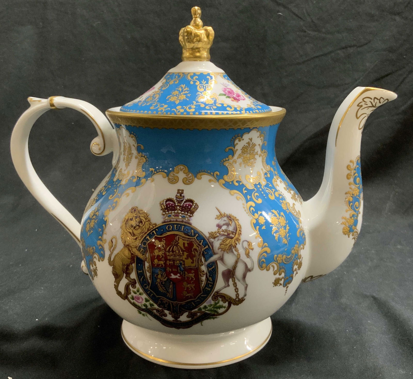 THE ROYAL COLLECTION Porcelain Teapot W Lid (1 of 8)
