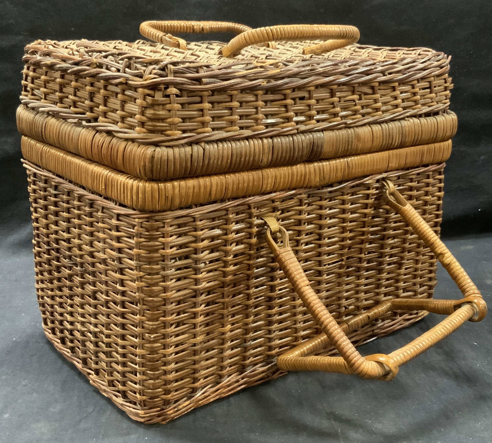 Woven Wicker Lidded Basket (1 of 8)