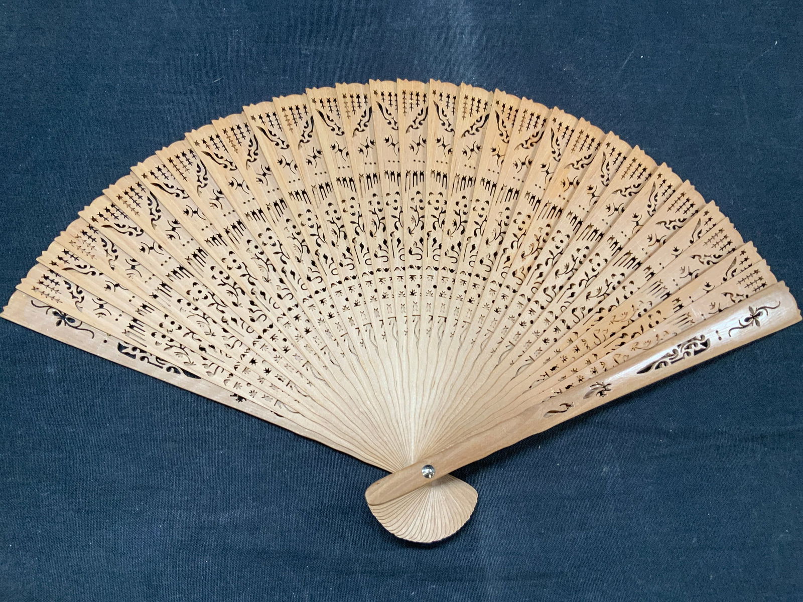 Vintage Carved Wooden Fan W Box (1 of 7)