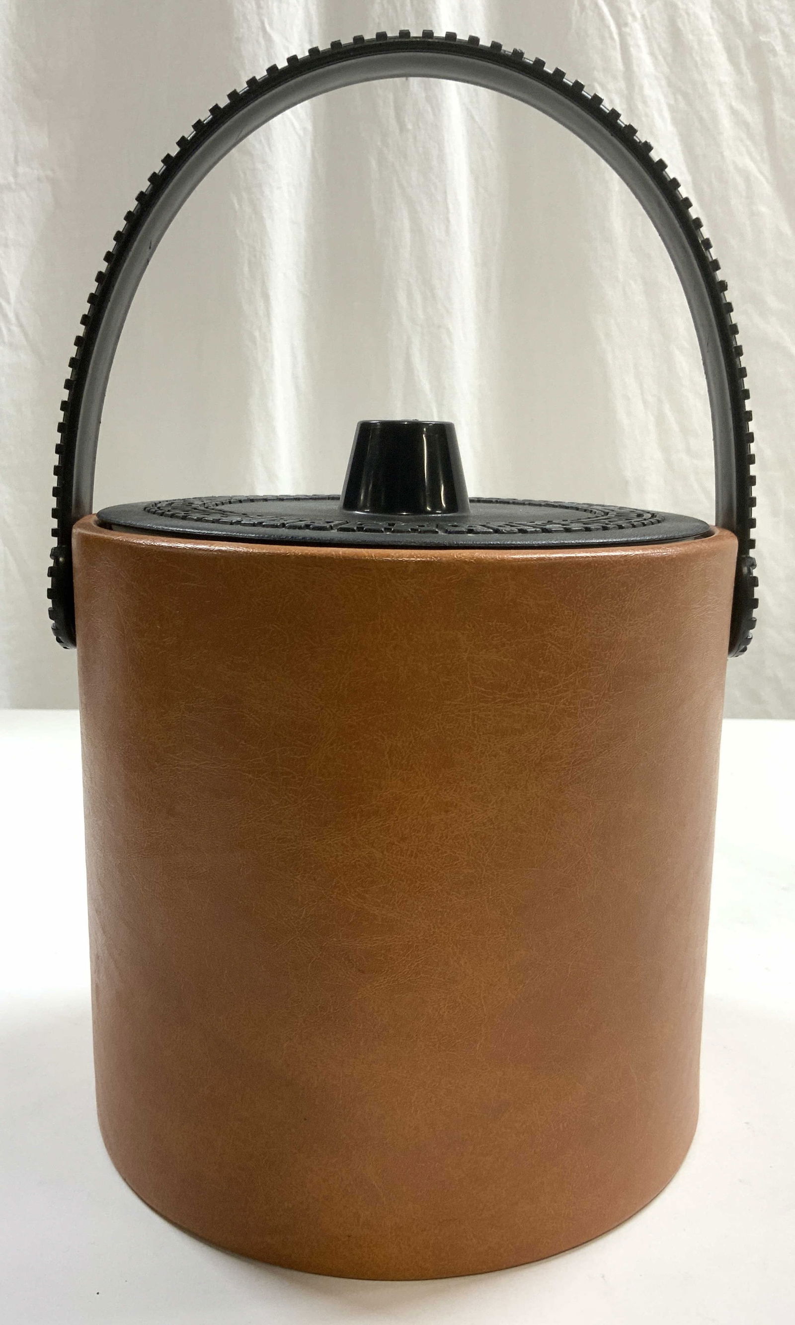 PHOENIXWARE Leatherette Lidded Ice Bucket W Handle (1 of 8)