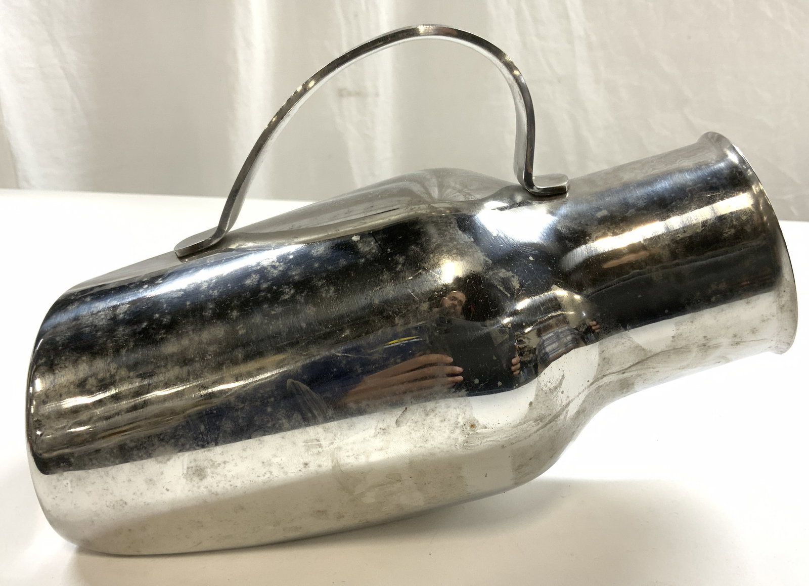 ANCHOR Metal Male Bed Urinal Japan: Piece is trademarked ANCHOR & reads STAINLESS. Bed urinal is silver toned and metal. Piece has handle. Measures approximately 9.25 inches long 6 inches tall 4.25 inches wide. Urinal, metal urinal, bed