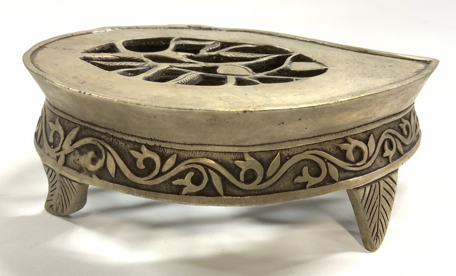 Vintage Footed Pewter Stand Pedestal: Stand is silver toned & appears to be pewter. Piece has 3 leaf form feet. Stand has leaf shape with vine and leaf detail. Piece measures approximately 6 inches deep 4 inches wide 2 inches tall. Stand,