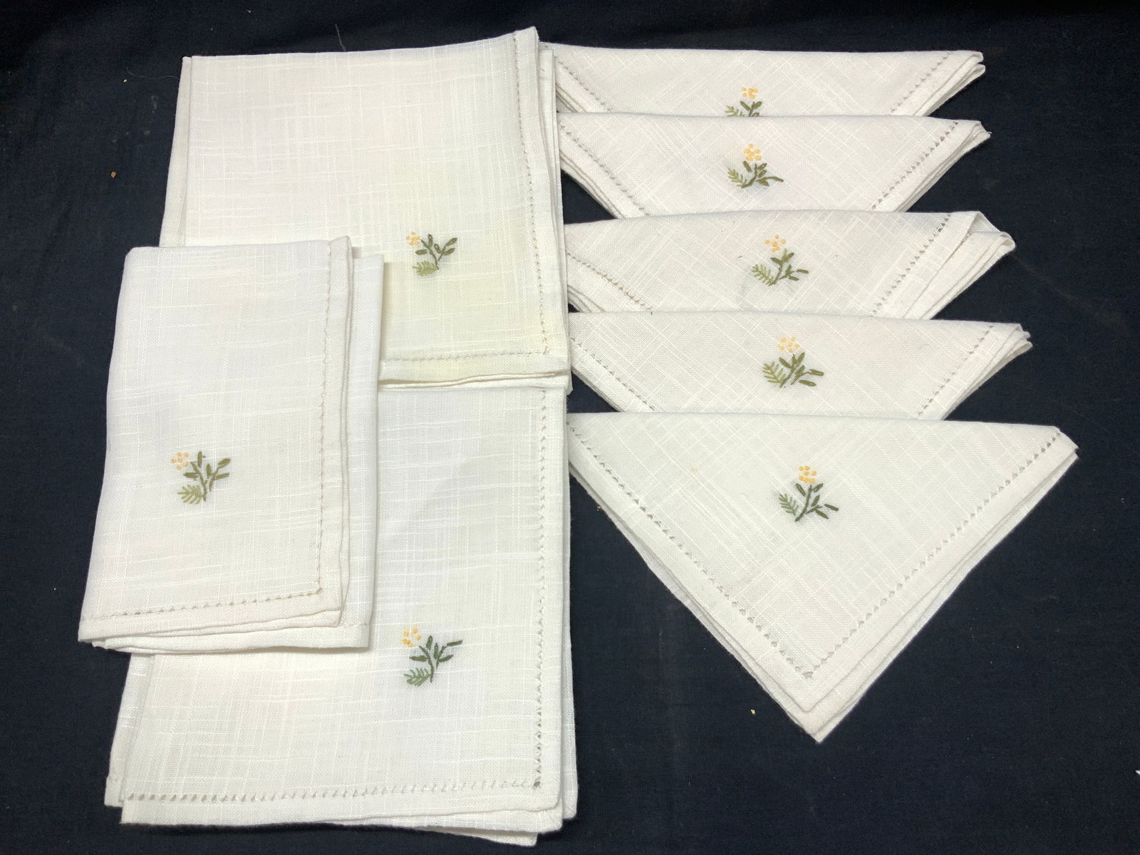 Set 12 Embroidered Floral Linens (1 of 8)