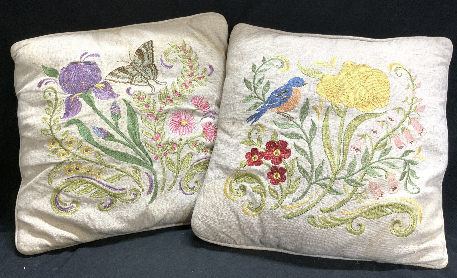 Lot 2 Vintage Floral Embroidered Pillows (1 of 7)