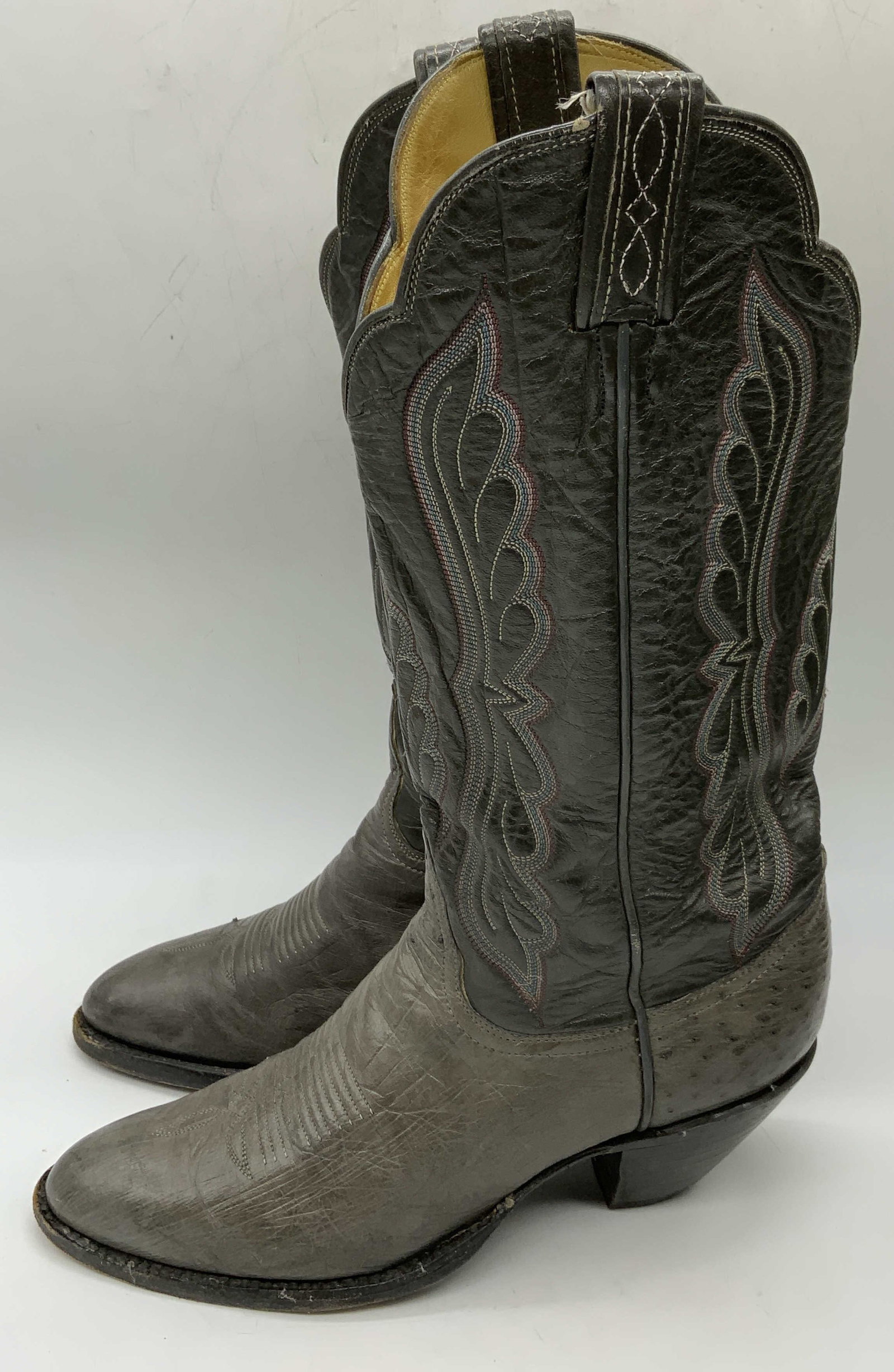 Tony Lama Gray Leather Cowboy Boots: Tony Lama gray leather cowboy boots. Size 6.5. Some wear to leather and soles consistent with exposure. Tony lama, Tony lama boots, ladies designer boots, ladies designer cowboy boots, ladies designer