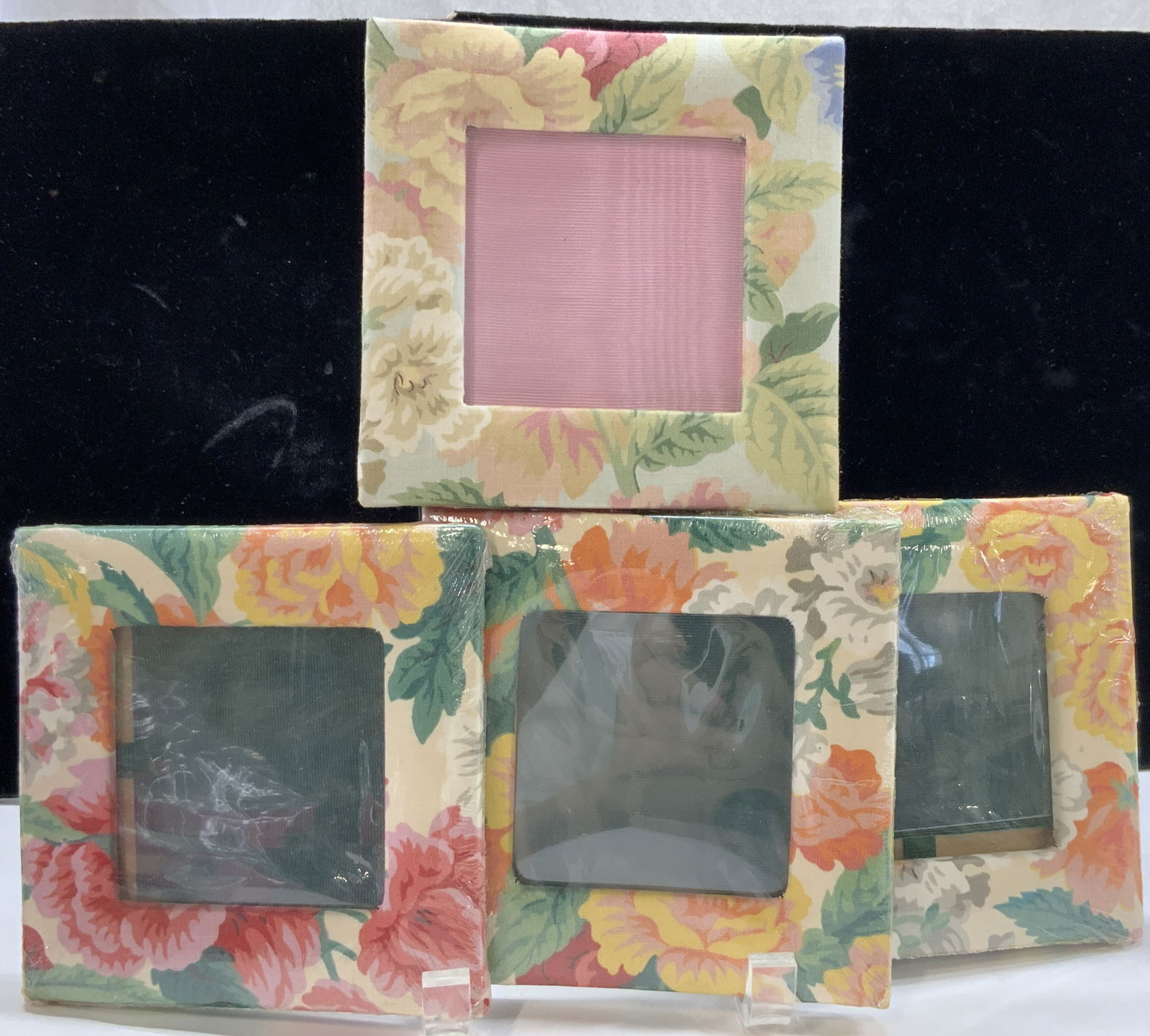 4 Floral Fabric Frames, NIP Dapco Indust USA: 5 x 5 in. Picture frames with 3.5 in. photo opening. Dapco Industries , Made in The USA. Cotton floral fabric covered frames with easel backs. Acrylic picture cover, no glass., Decorative arts, home d