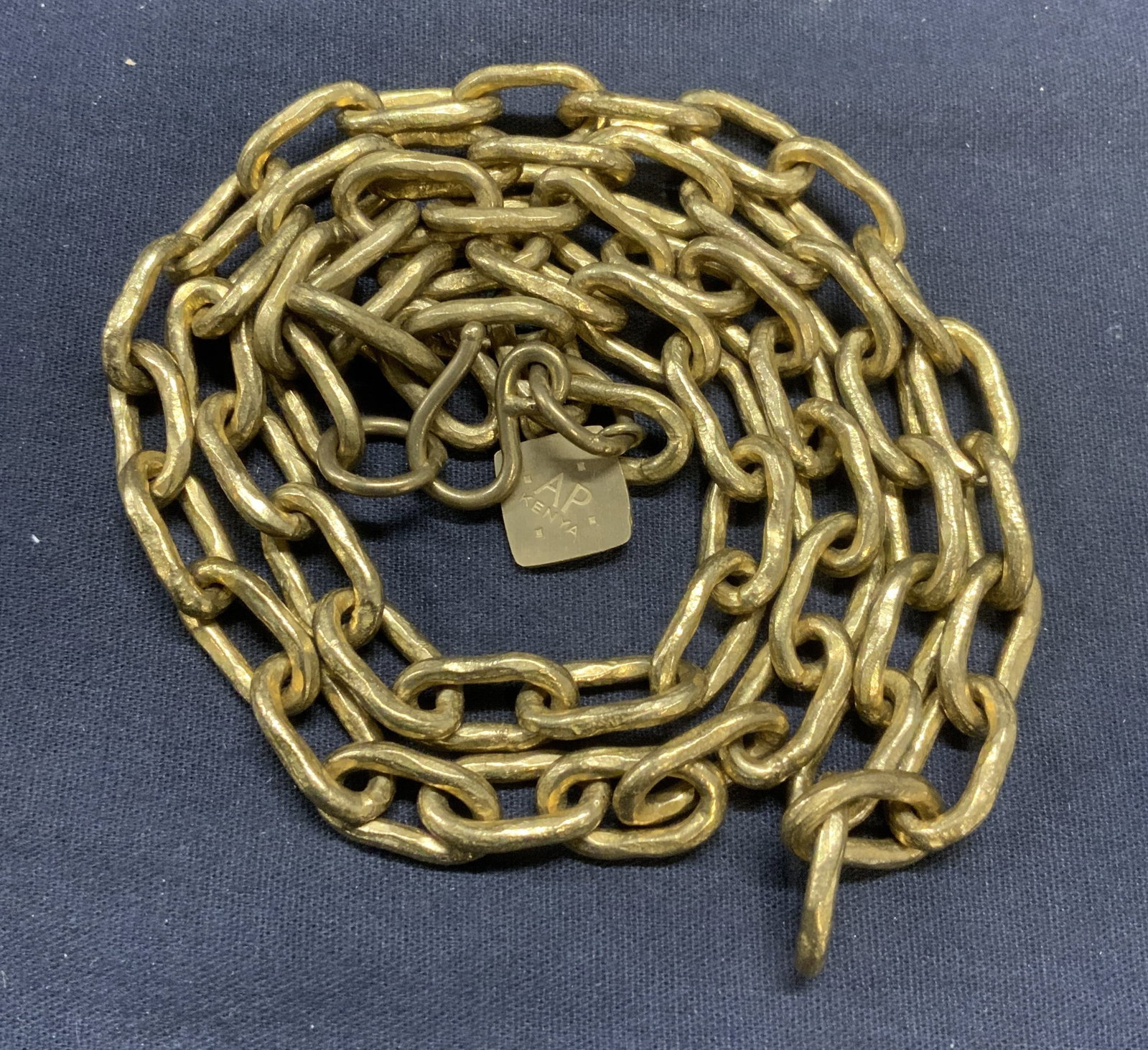 Vntg Ashley Pittman Kenya Gold Tone Chain Necklace: Vintage Ashley Pittman AP Kenya gold tone chain necklace. Signed on hang tag. Piece has weight. Drop length approx. 16.5 inches. Some scratching observed. Estate jewelry, costume jewelry, cocktail jew