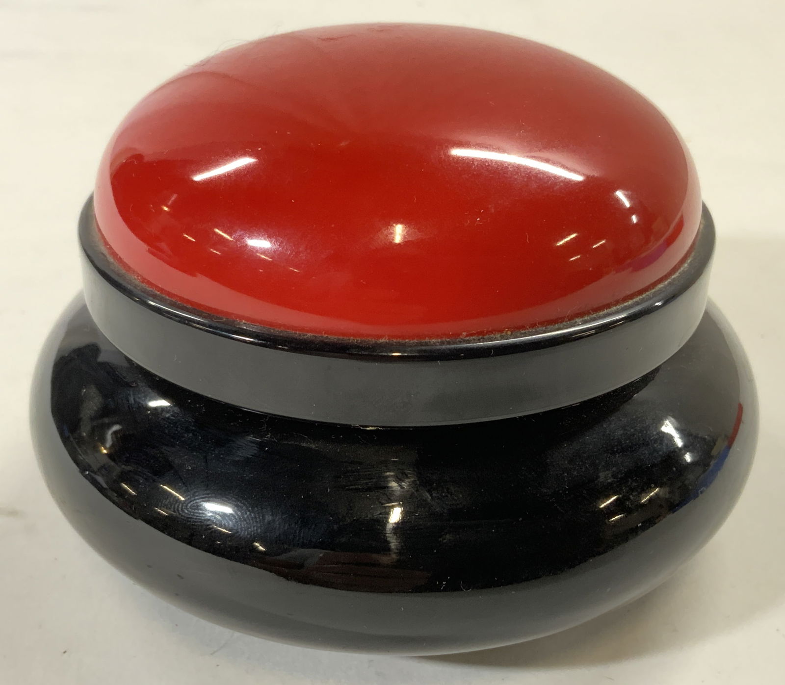 JEAN PATOU JOY Scented Candle W Lid: Tag on Underside reads JEAN PATOU JOY BOUGIE PARFUMEE SCENTED CANDLE 175 G 6.1 OZ MADE IN FRANCE. Measures approximately 4 inches wide 2.5 inches tall . Candle, scented candle, Jean PATOU Joy candle,