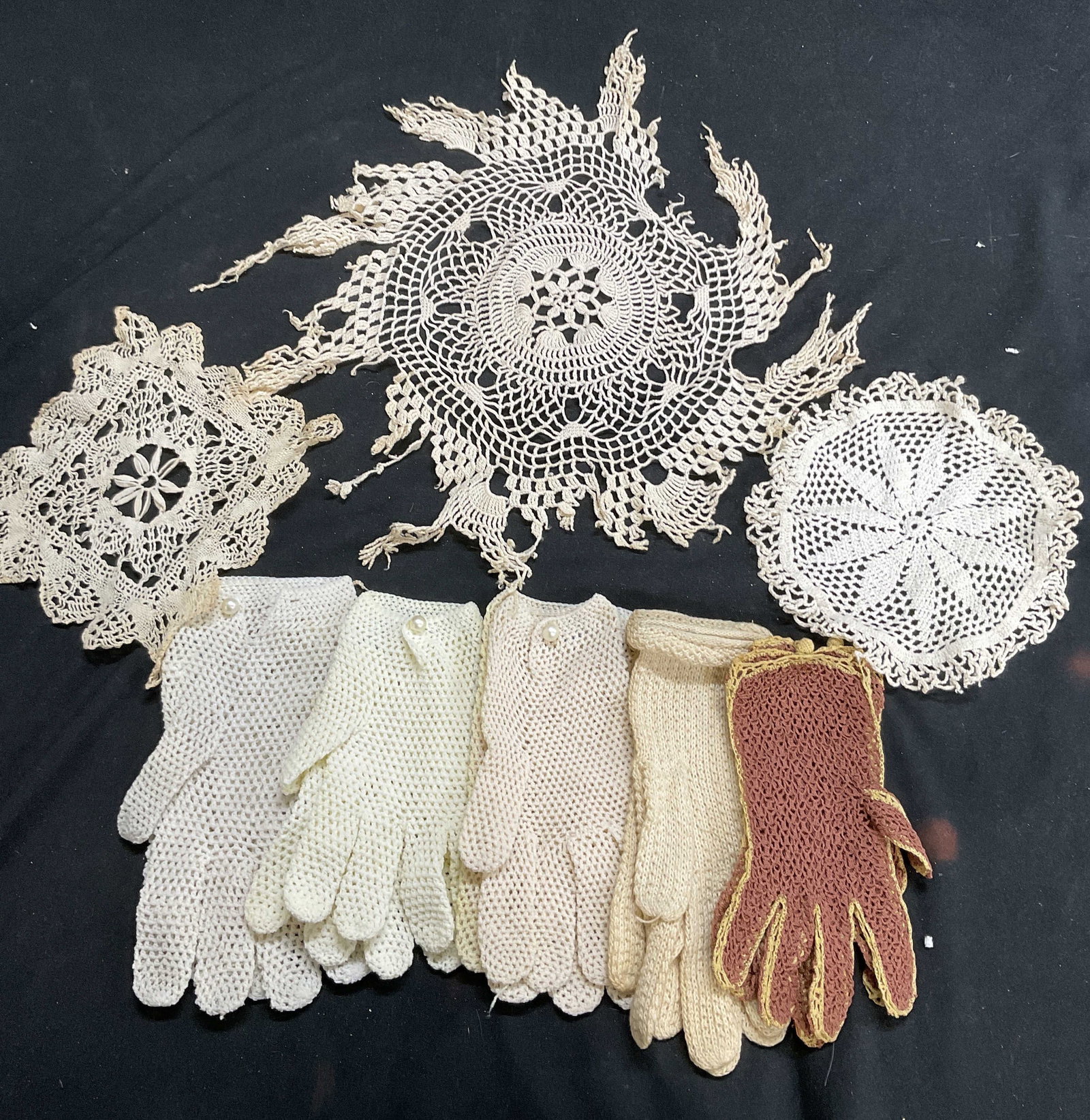 Lot 8 Wrist Crocheted Gloves & Doilies Italy (1 of 9)