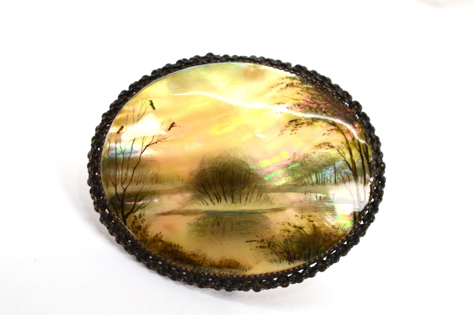 Vintage Hand painted Russian Fedoskino MOP Brooch (1 of 3)