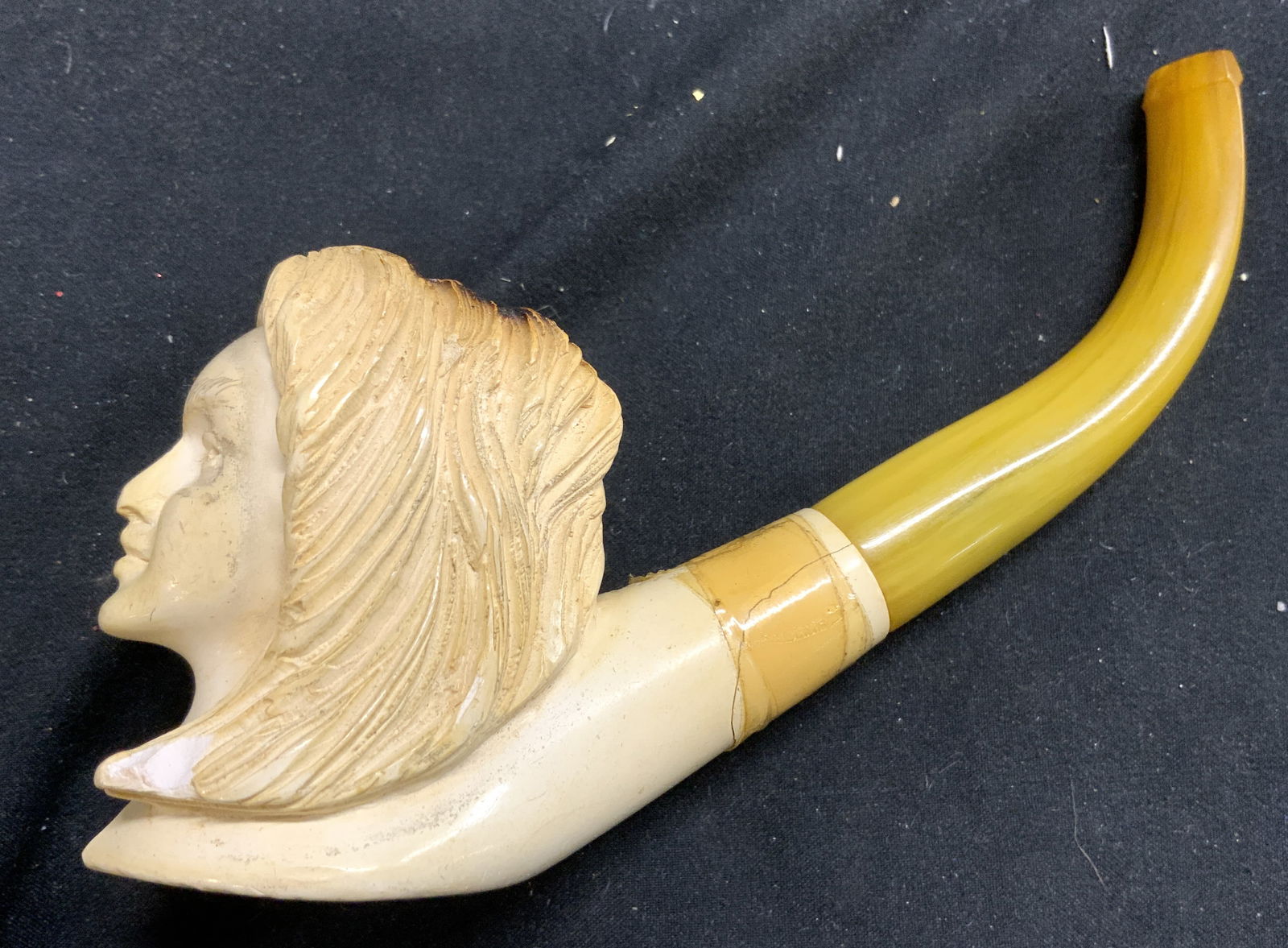 Vtg Bakelite & Resinous Pipe W Face Figural Detail: Pipe mouthpiece appears to be Bakelite. Other end of pipe is cream toned & constructed from resinous material. Piece has facial figure with long hair at front. Piece measures approximately 5.75 inches