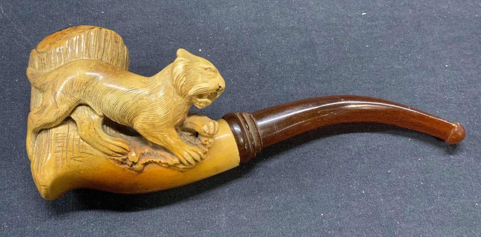 Vintage Carved Meerschaum Wild Cat Figural Pipe (1 of 7)