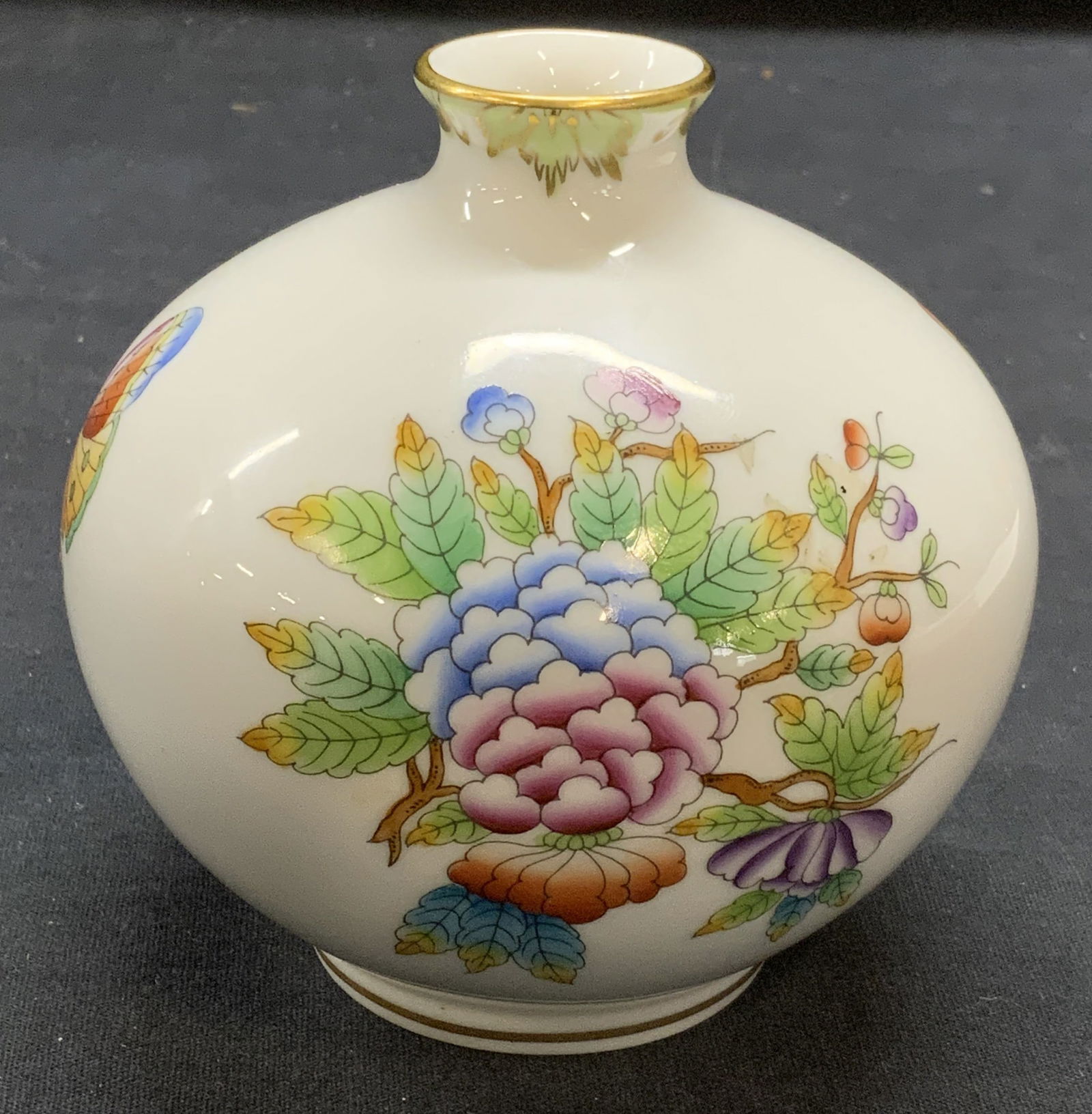 Vintage Herend Hungary Porcelain Vase (1 of 6)