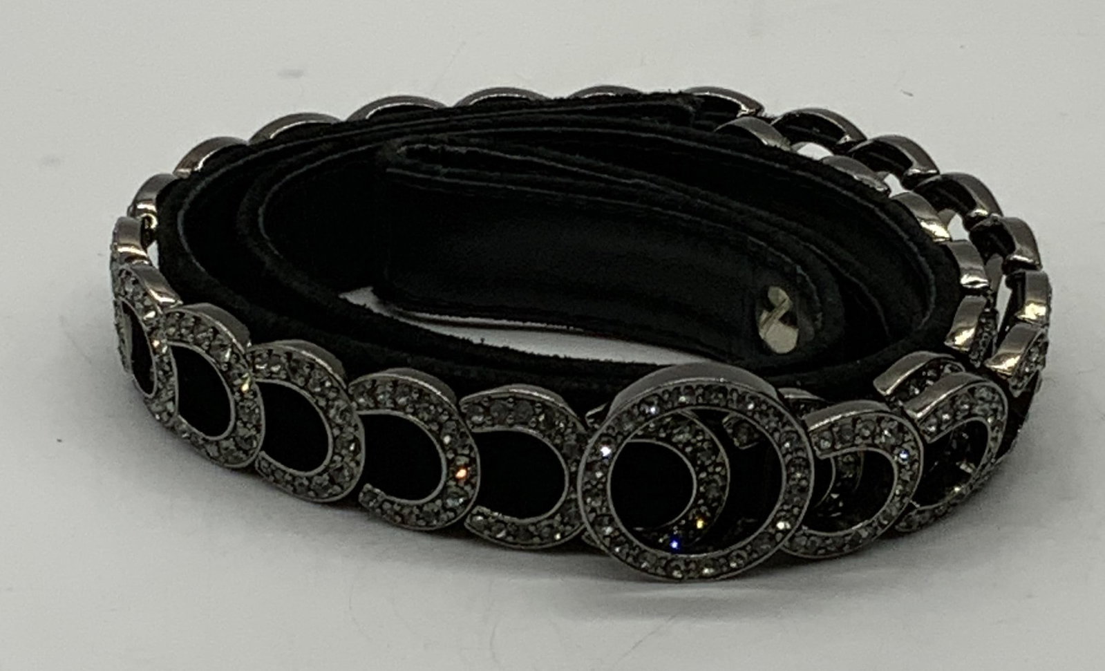 SUZI ROHER Black Suede Crystal Belt: SUZI ROHER black suede belt with crystal decorated chain. Belt measures approx. 32 inches long, chain has some stretch. Some surface wear including scratching observed. SUZI ROHER, SUZI ROHER belt, la