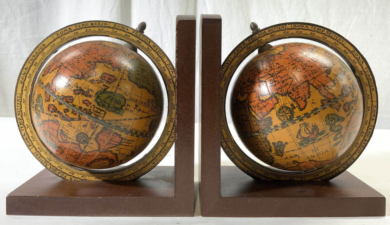 Pr OLDE WORLD Vintage Wood Globe Bookends ITALY (1 of 7)