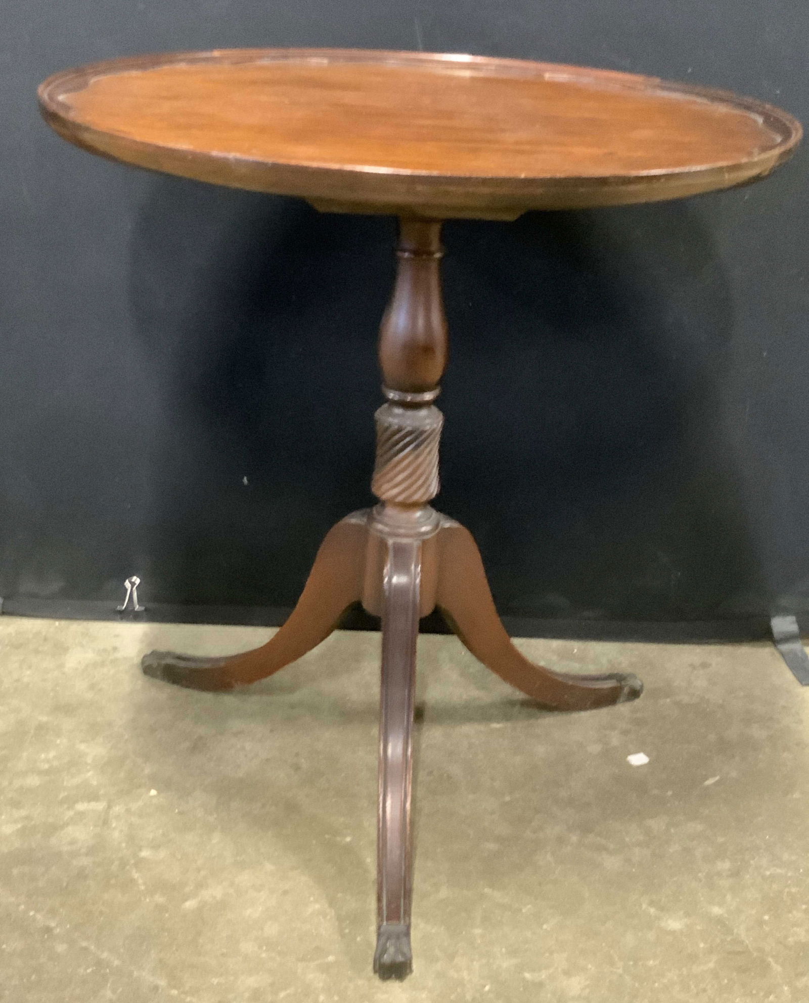 BRANDT Vintage Round Top Tea Table / Side Table (1 of 11)