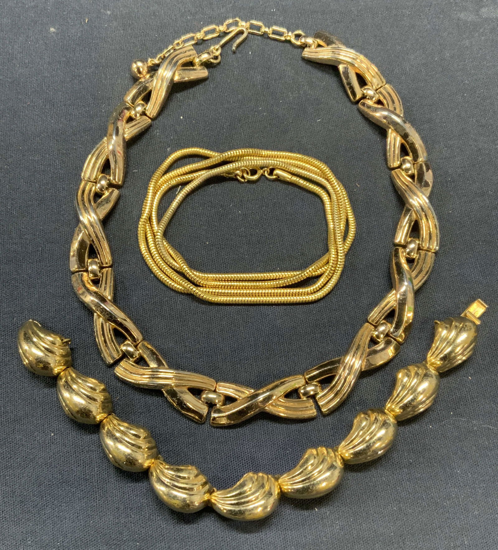 Lot 3 Gold Tn Necklaces & Bracelet (1 of 7)