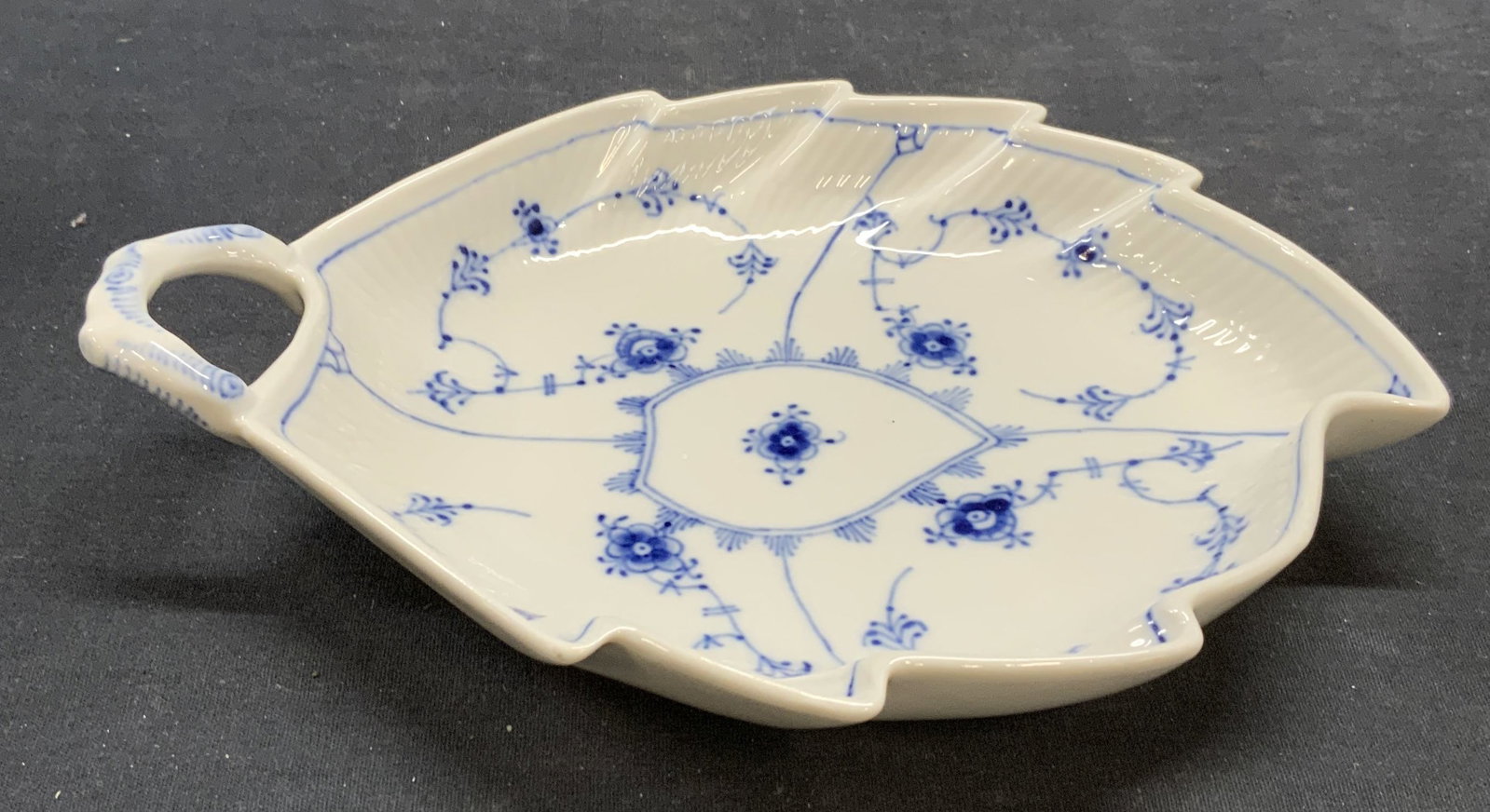 Royal Copenhagen Blue Lace Porc Leaf Dish Denmark: Royal Copenhagen porcelain leaf dish in blue lace pattern. Trademarked to underside. Made in Denmark. Measures approx. 9 x 7 x 2 inches. Some surface wear including scratching observed. Royal Copenhag