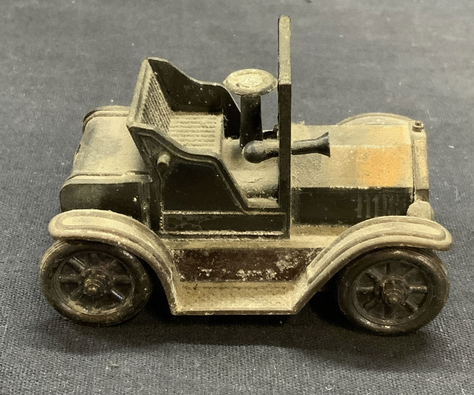 Vintage Mechanical Car Pencil Sharpener (1 of 6)