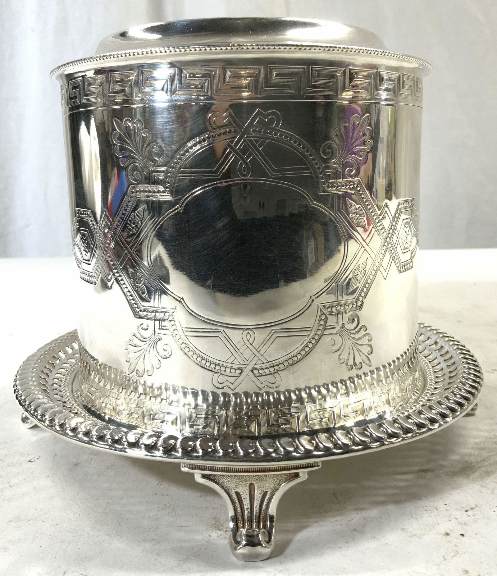 EPNS Footed Lidded Ice Bucket (1 of 7)