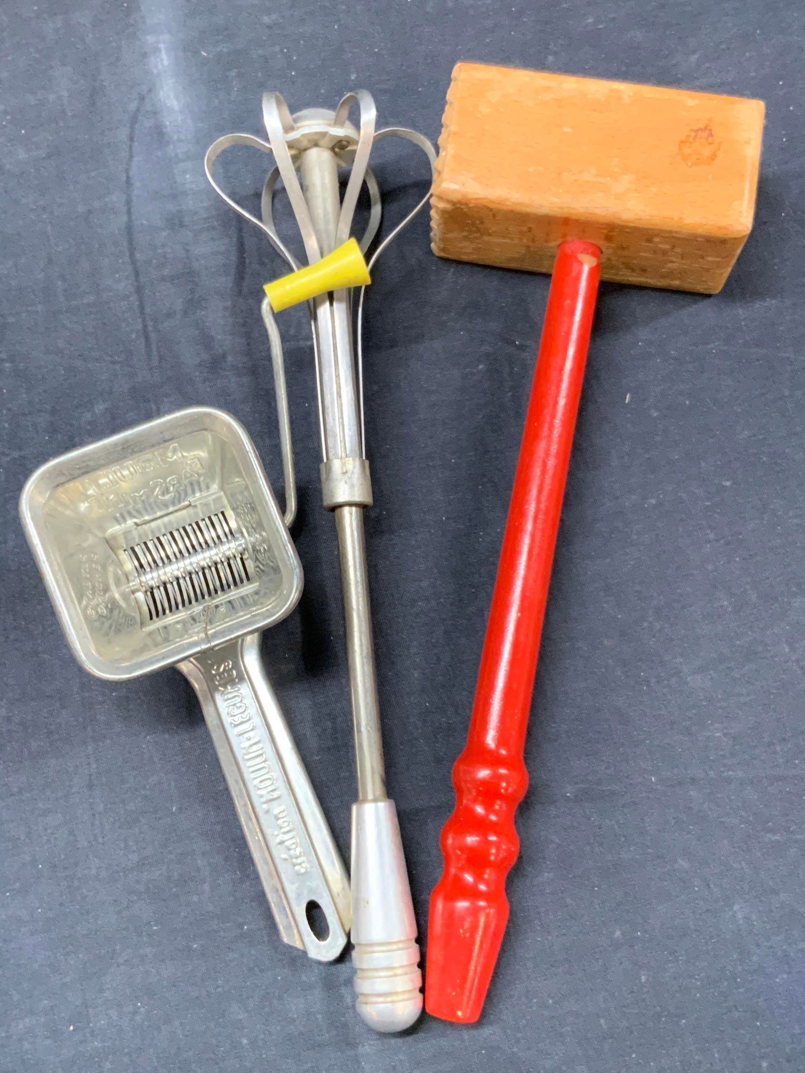 Lot 3 Vintage Kitchen Accessories (1 of 10)