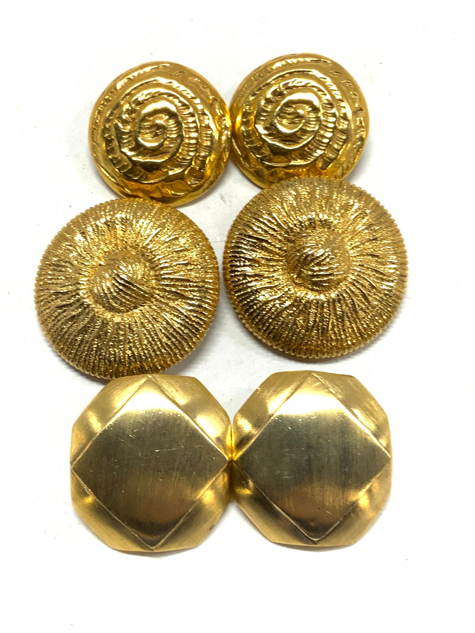 Robin Khan 3 Prs Chunky Gold Tn Clip Earrings (1 of 6)