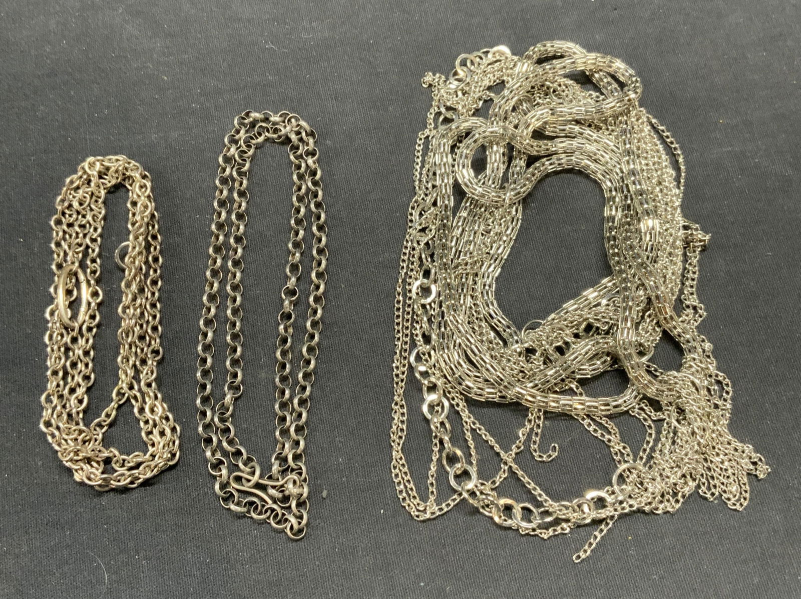 Lot 3 Silver Tone Chain Necklaces (1 of 8)