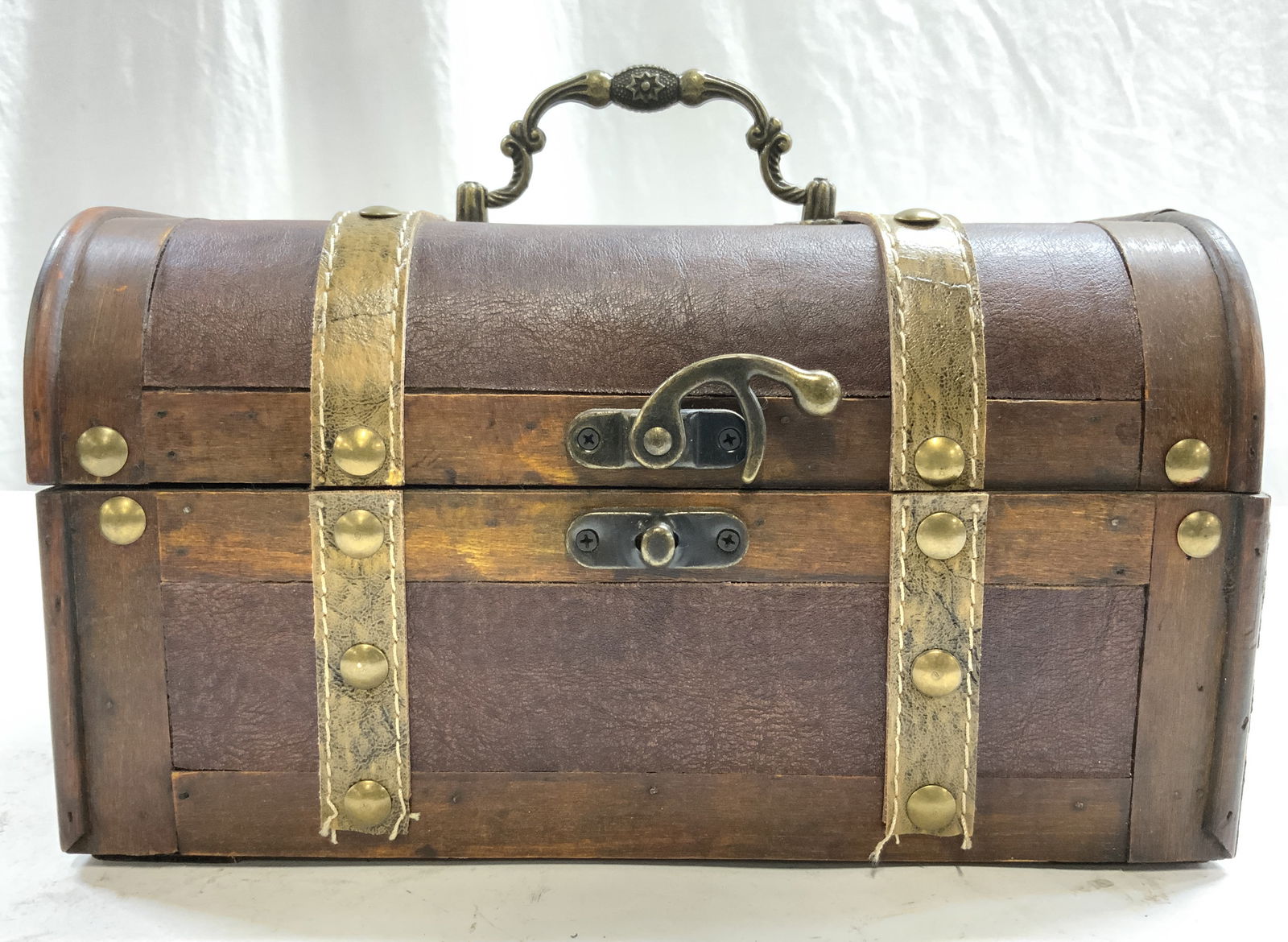 Vintage Wood & Leather Lined Lidded Chest (1 of 10)