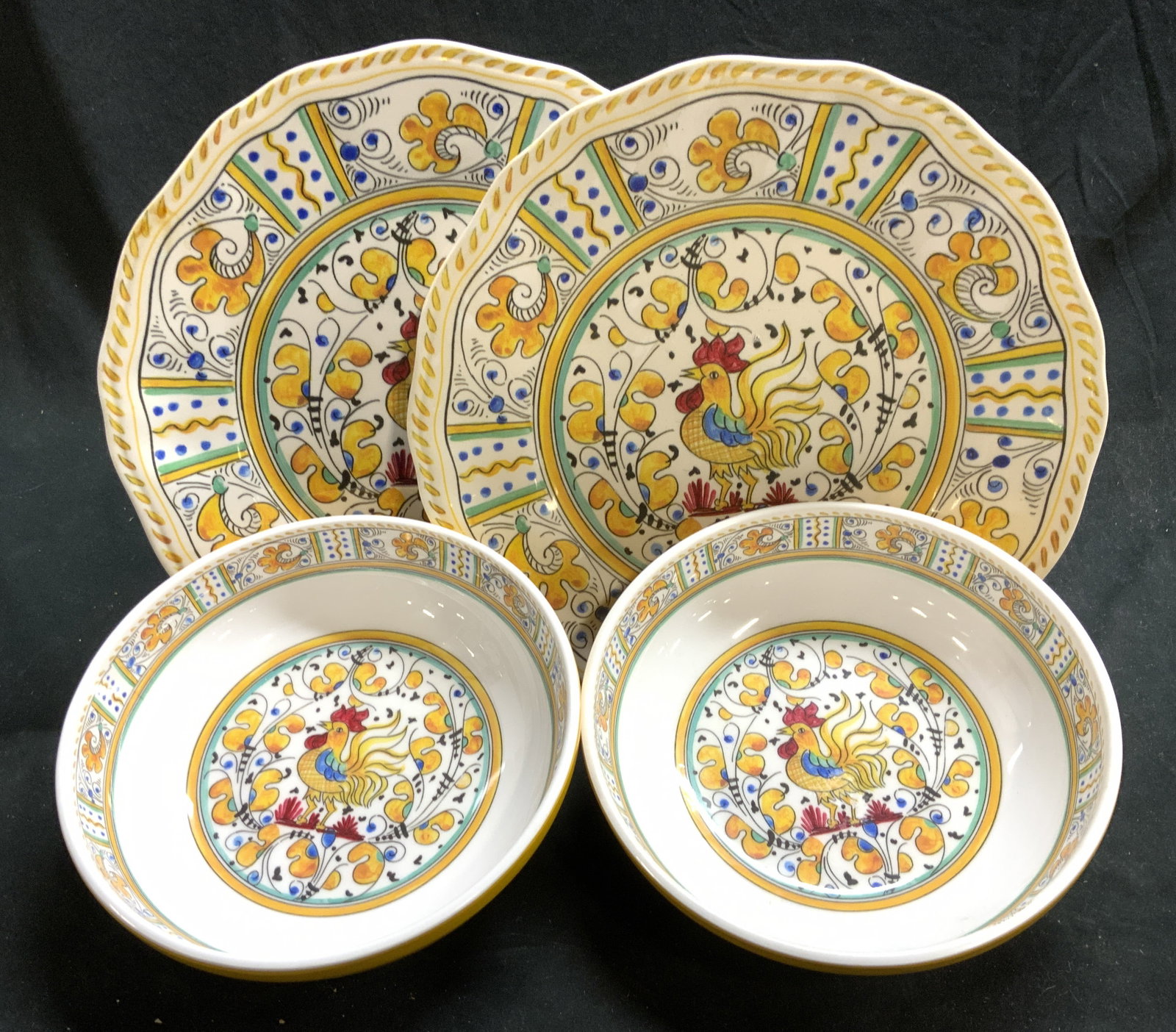 4 Le Cadeaux Rooster Deruta Melamine Tableware: French Country melamine plates and bowls. 2 of each. Scroll patterns with center rooster. Designer Le Cadeaux . Plates 11 in. Bowls 7.25 in. Diameter, 2.25 in. Ht., wear to all pieces but 1 bowl. Othe