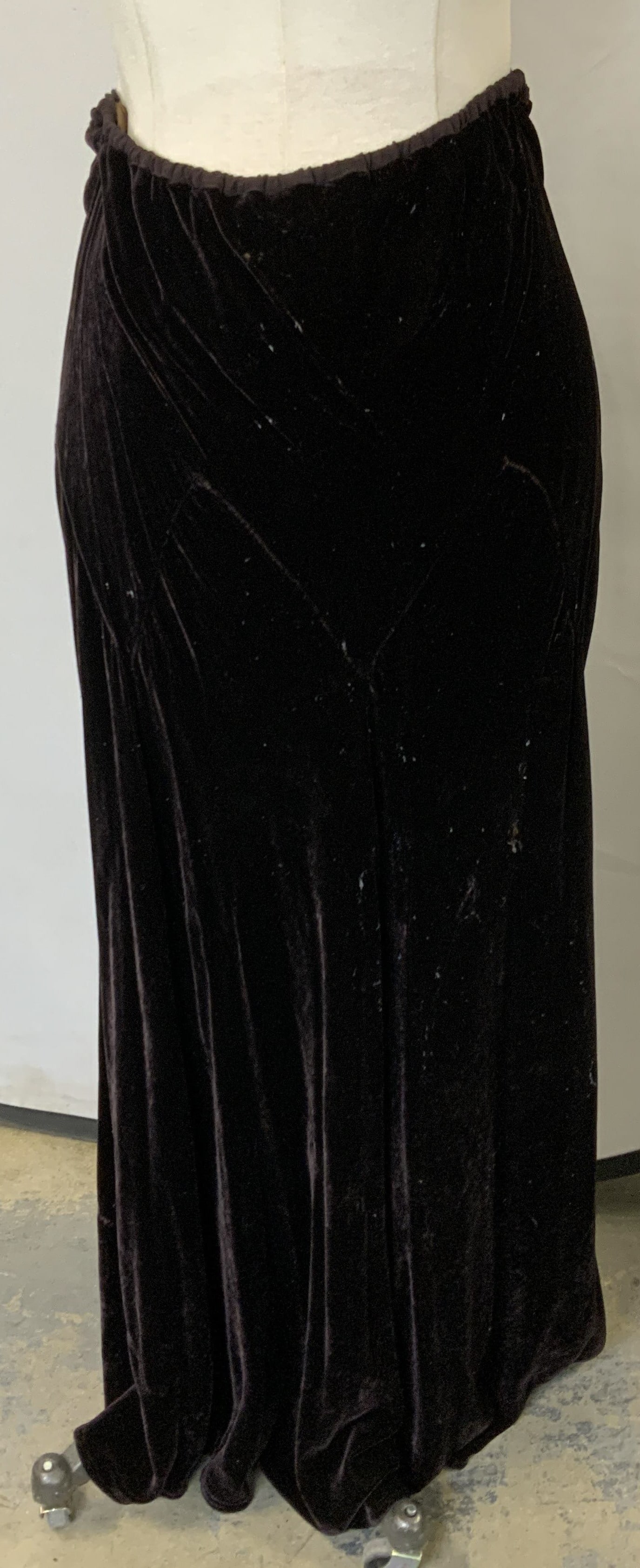 Ghost Purple Velvet Skirt, England: Ghost purple velvet skirt. Maxi length. Size medium. Made in England. Viscose and silk. Wear to material and losses to material observed. Ghost skirt, ladies designer skirt, ladies designer fashion, l