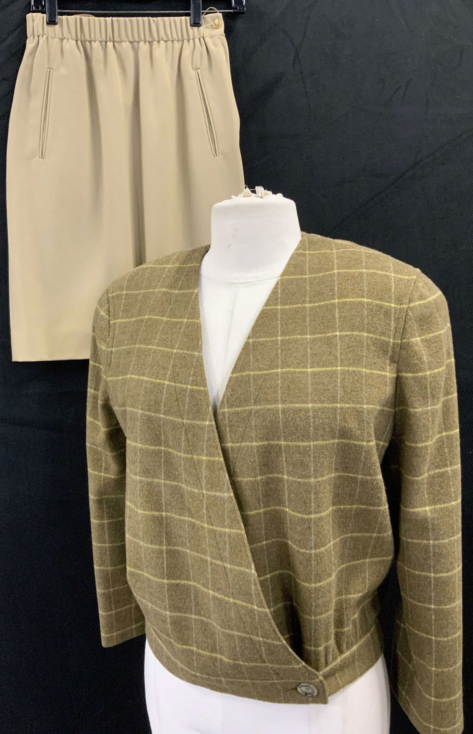 Calvin Klein 2 Piece Wool Skirt Suit , USA (1 of 10)