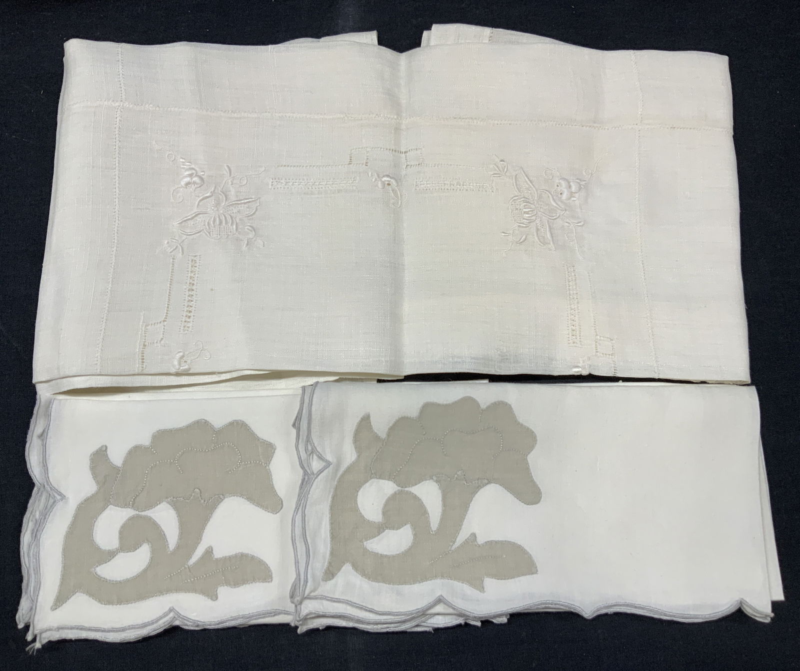 6 Applique Napkins & Embroidered Tablecloth (1 of 8)