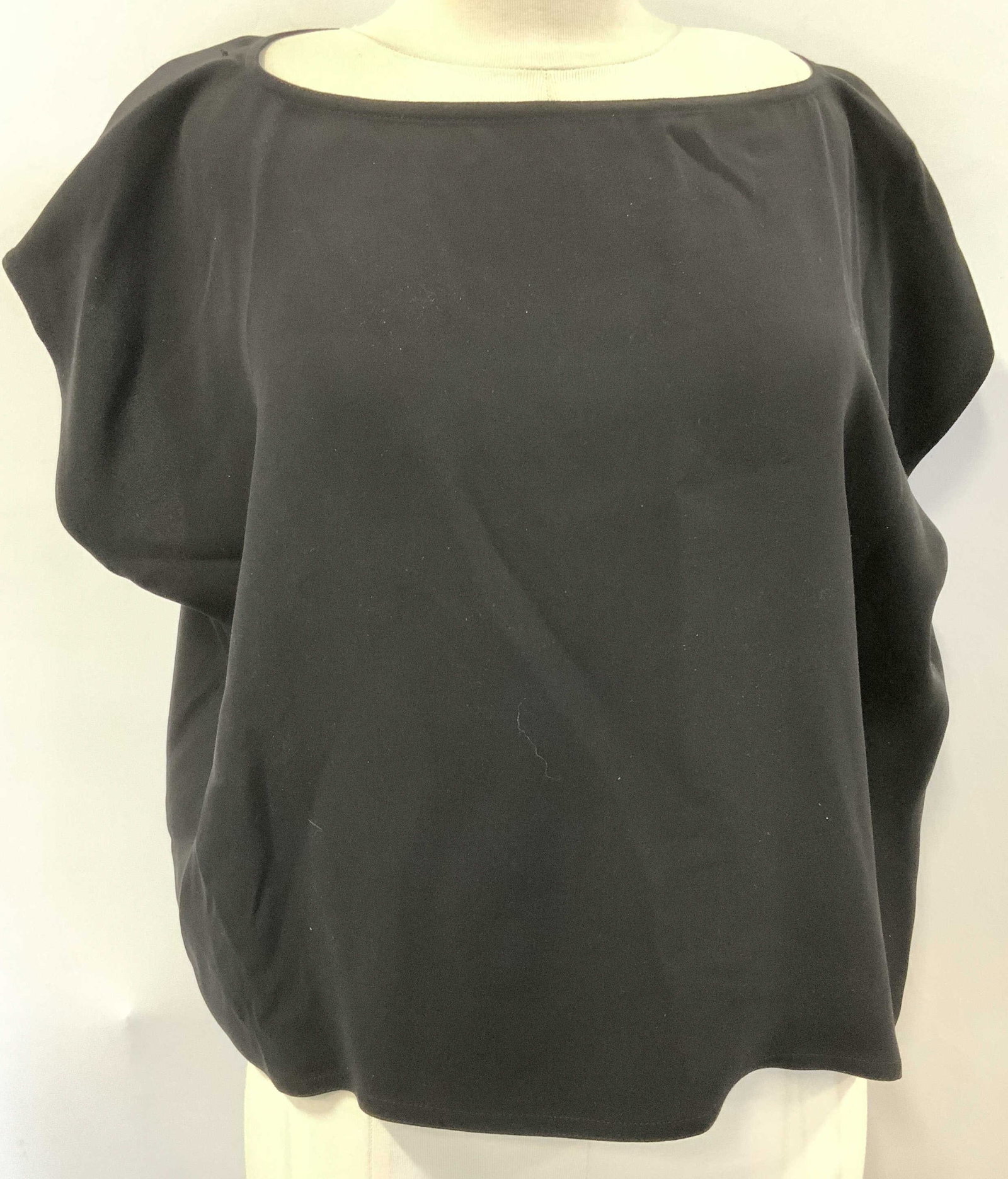 Zoran Boxy Silk Blouse, Italy: Boxy straight hem silk black blouse by designer Zoran. Made in Italy. 46 in. Waist, 18.5 in. Long. Made in Italy clothing, Italian silk short sleeve blouse, black wearables, Ladies silk Top, Designer 