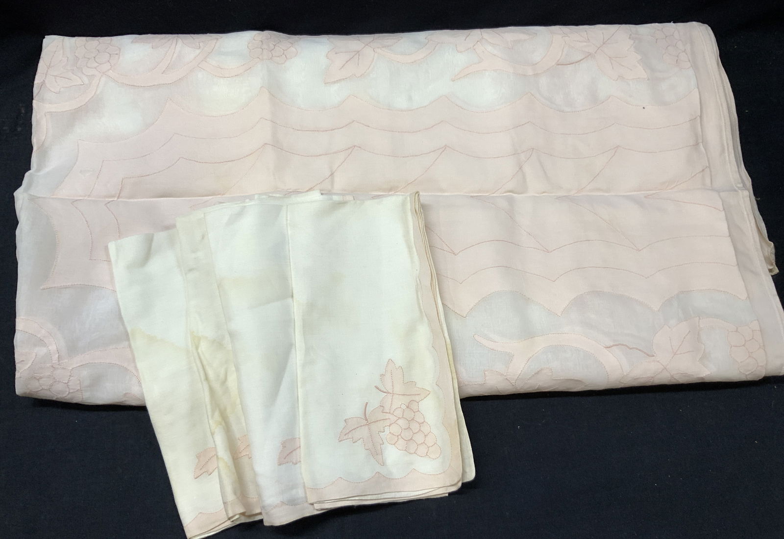 Set 5 Applique Linen Tablecloth & Napkins (1 of 8)