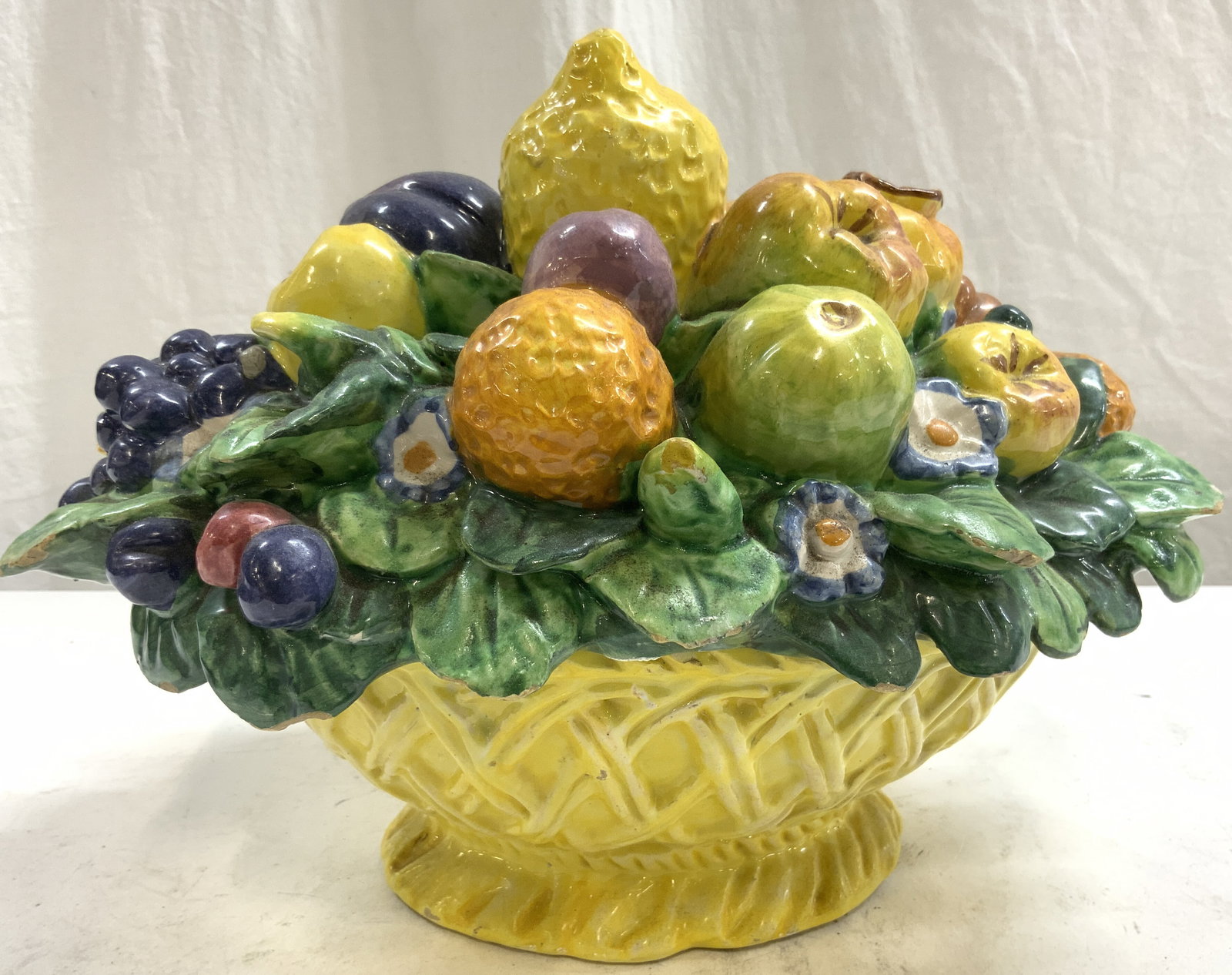 Vtg Hand Painted Ceramic Vessel W Fruit ITALY (1 of 8)