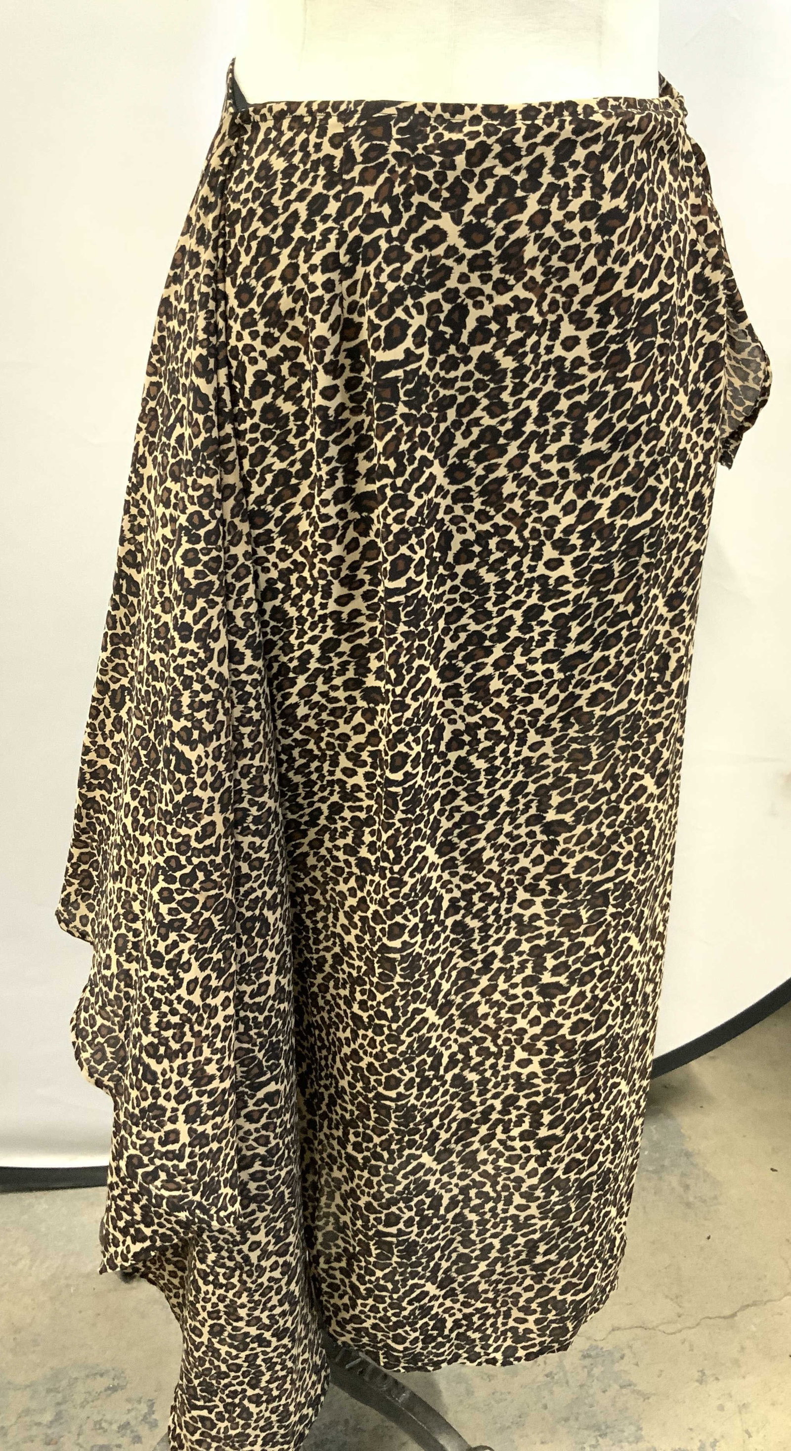 Patricia Jones USA Leopard Print Skirt: Patricia jones Polyester and Nylon Leopard print flowing skirt with black inner slip. Size 10. Approx 24 inch waist and 35 inch length. Moderate wearing to waist hemline and slip Fashion accessories,