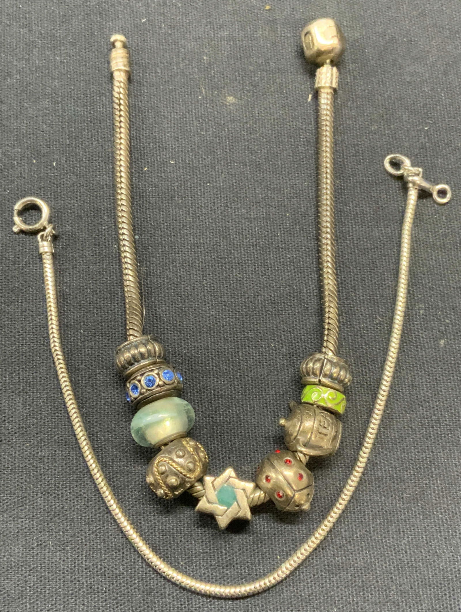 Lot 2 Vintage Sterling Silver Bracelets (1 of 5)