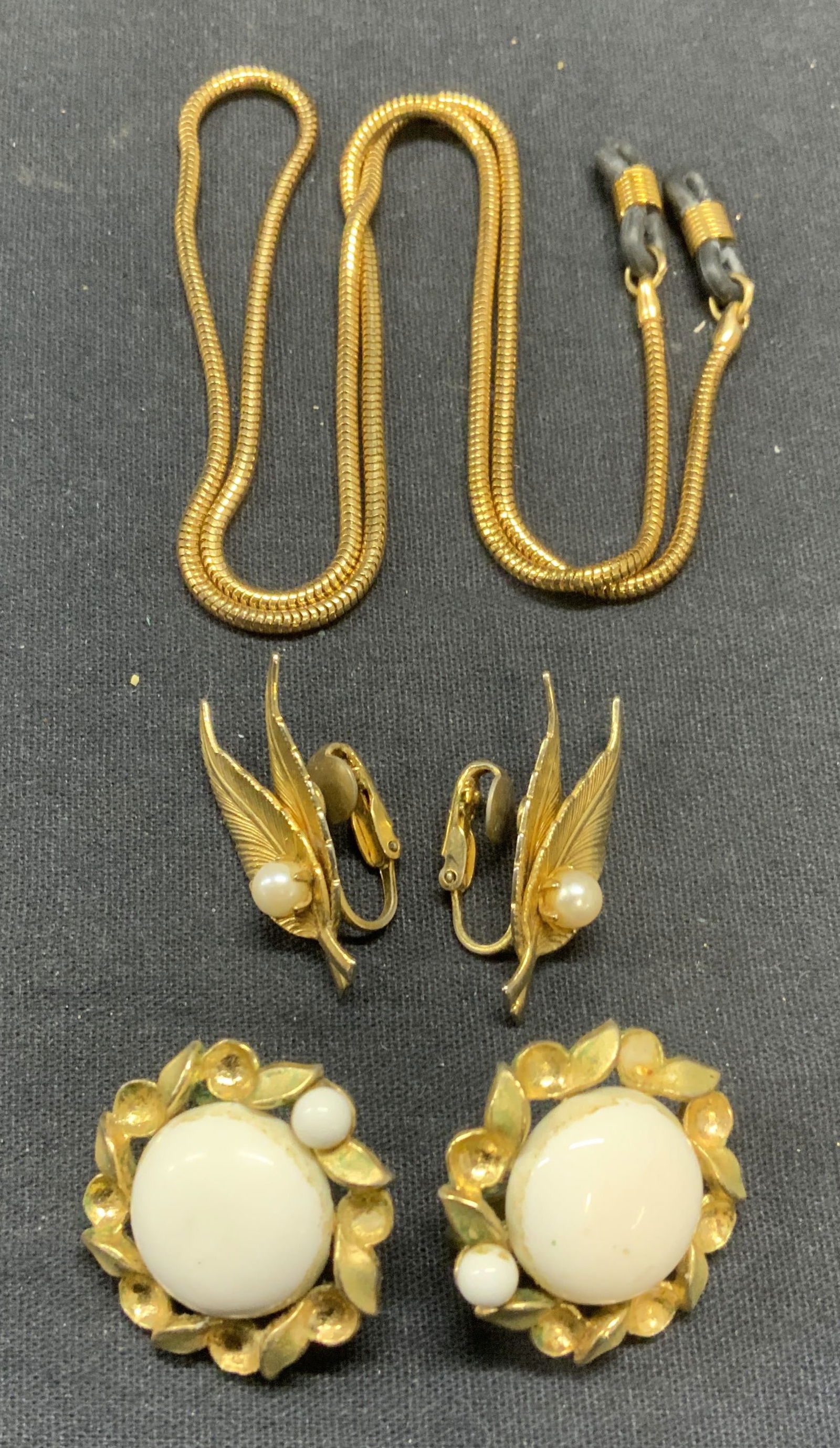Lot 3 Trifari Gold Tone Flower Earrings, More (1 of 8)