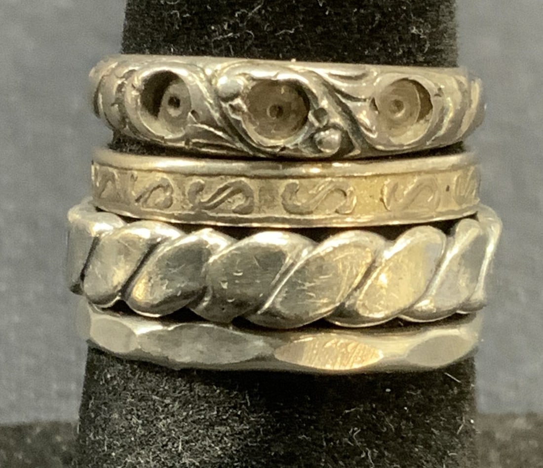 Lot 4 Vintage Sterling Silver Rings (1 of 6)