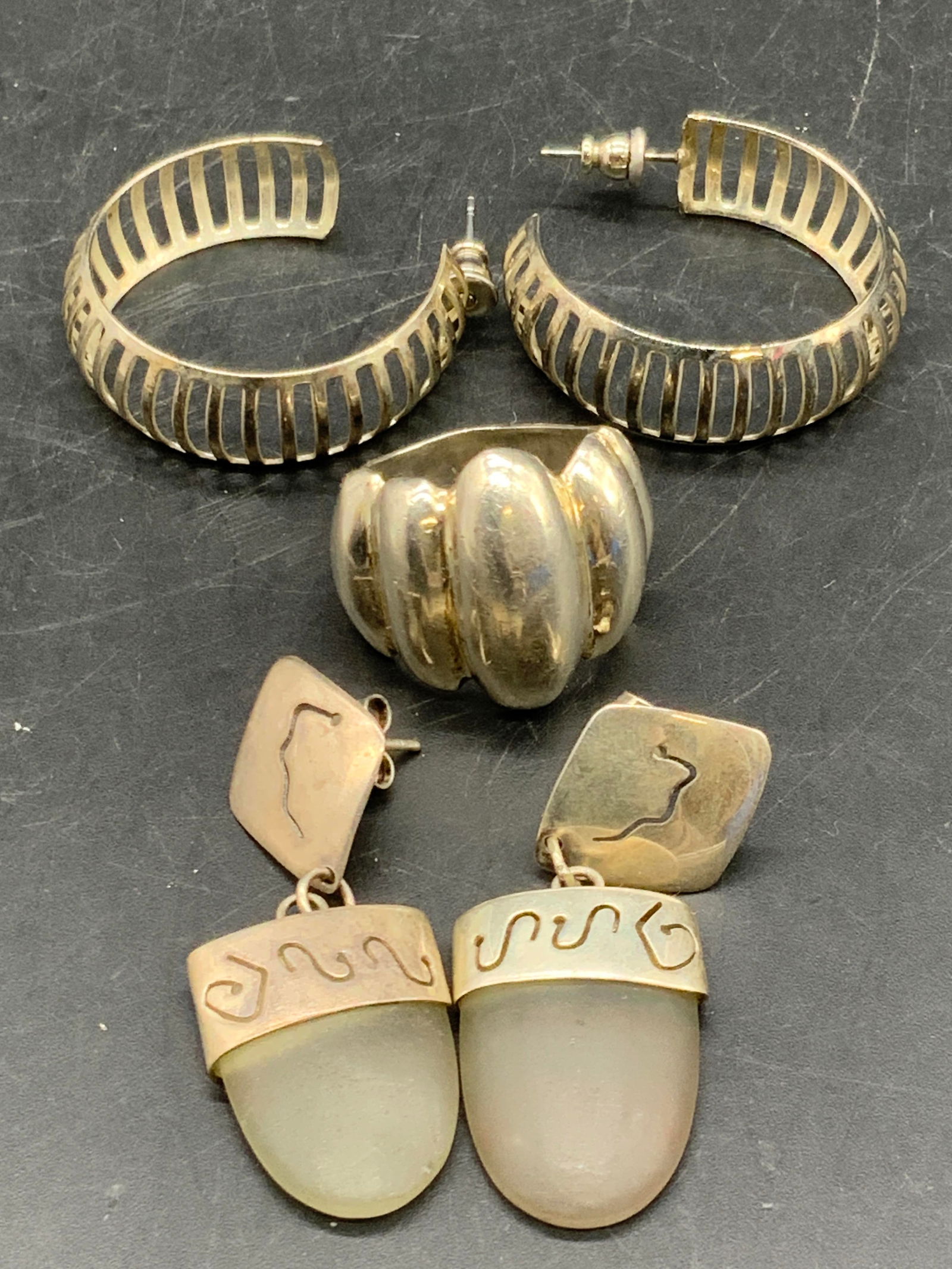 Lot 3 Sterling Silver & Silver Tn Earrings & Ring (1 of 10)