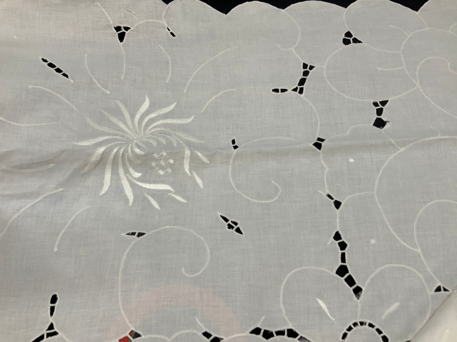 Vtg Embroidered Linen Tablecloth (1 of 7)