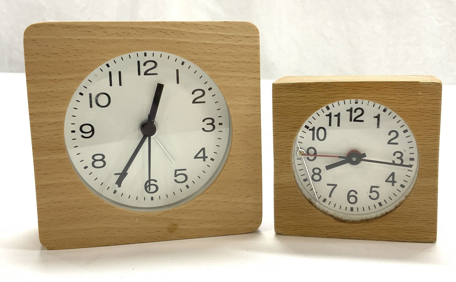 Lot 2 Scandinavian Wood Analog Alarm Clocks (1 of 9)