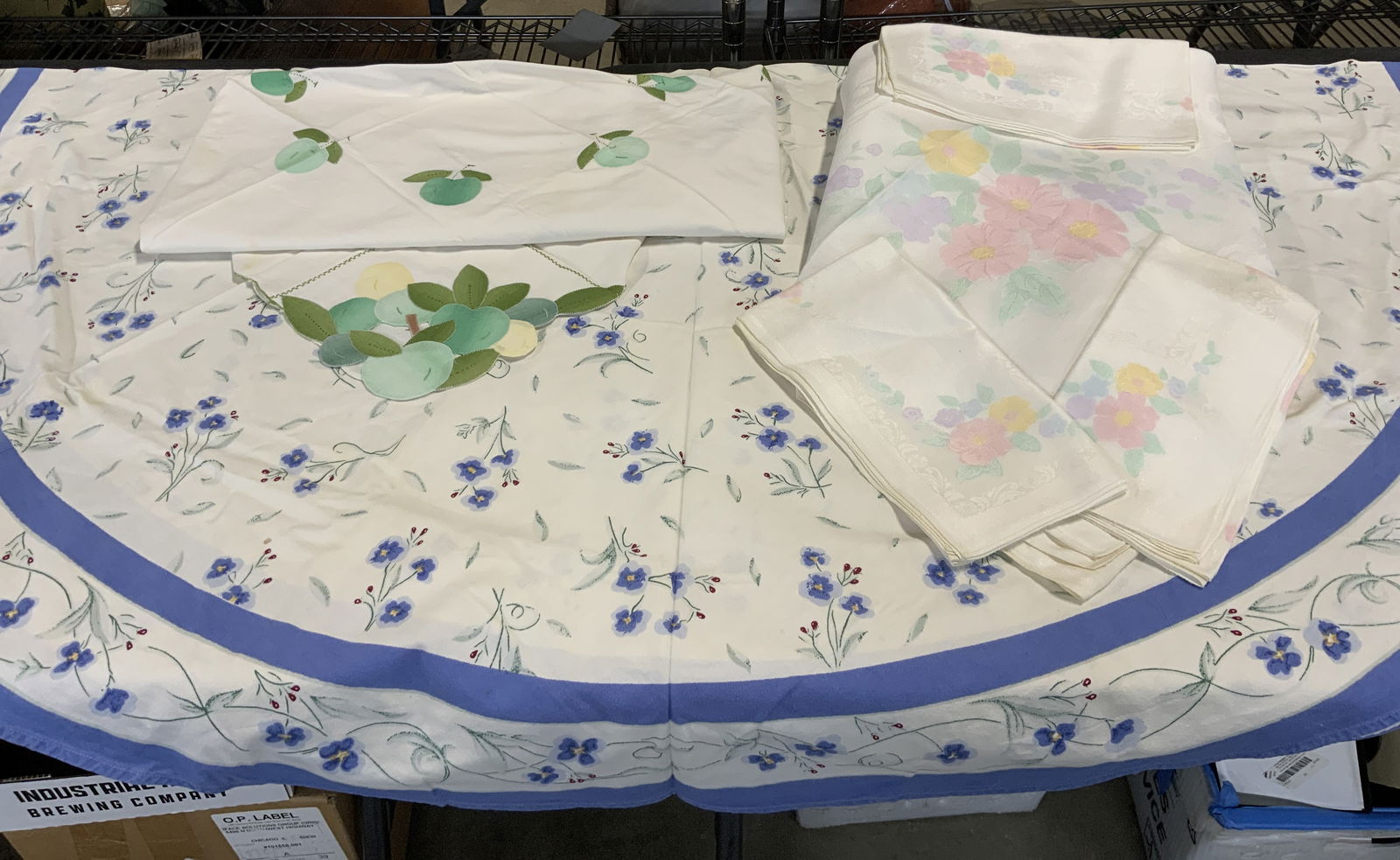 Lot 6 Table Linens, Applique, Floral, Damask (1 of 9)