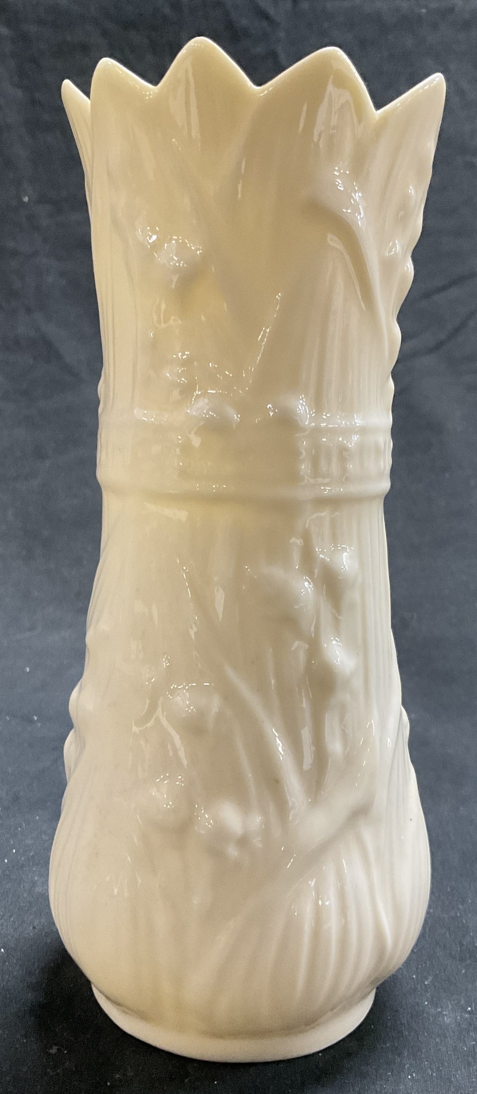 BELLEEK IRELAND Porcelain Lilly of the Valley: Vase, BELLEEK IRELAND Porcelain Lilly of the Valley Vase. Made in Ireland. Measures approx. 6.5T x 3W in. Some surface wear consistent with age, and use. BELLEEK IRELAND tabletop decor, BELLEEK IRELAN
