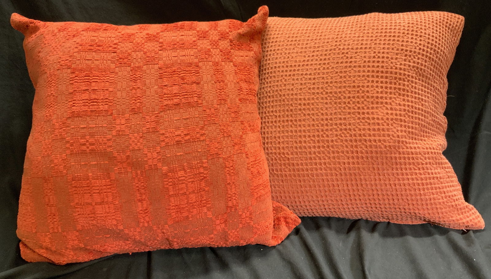 Lot 2 Throw Pillows Orange, 425 Los Angeles & More (1 of 7)