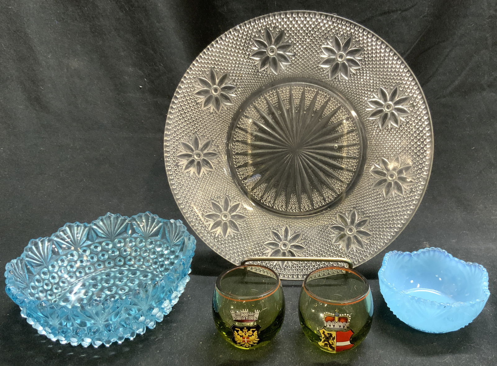 Lot 5 Art Glass Vessels Tabletop (1 of 6)